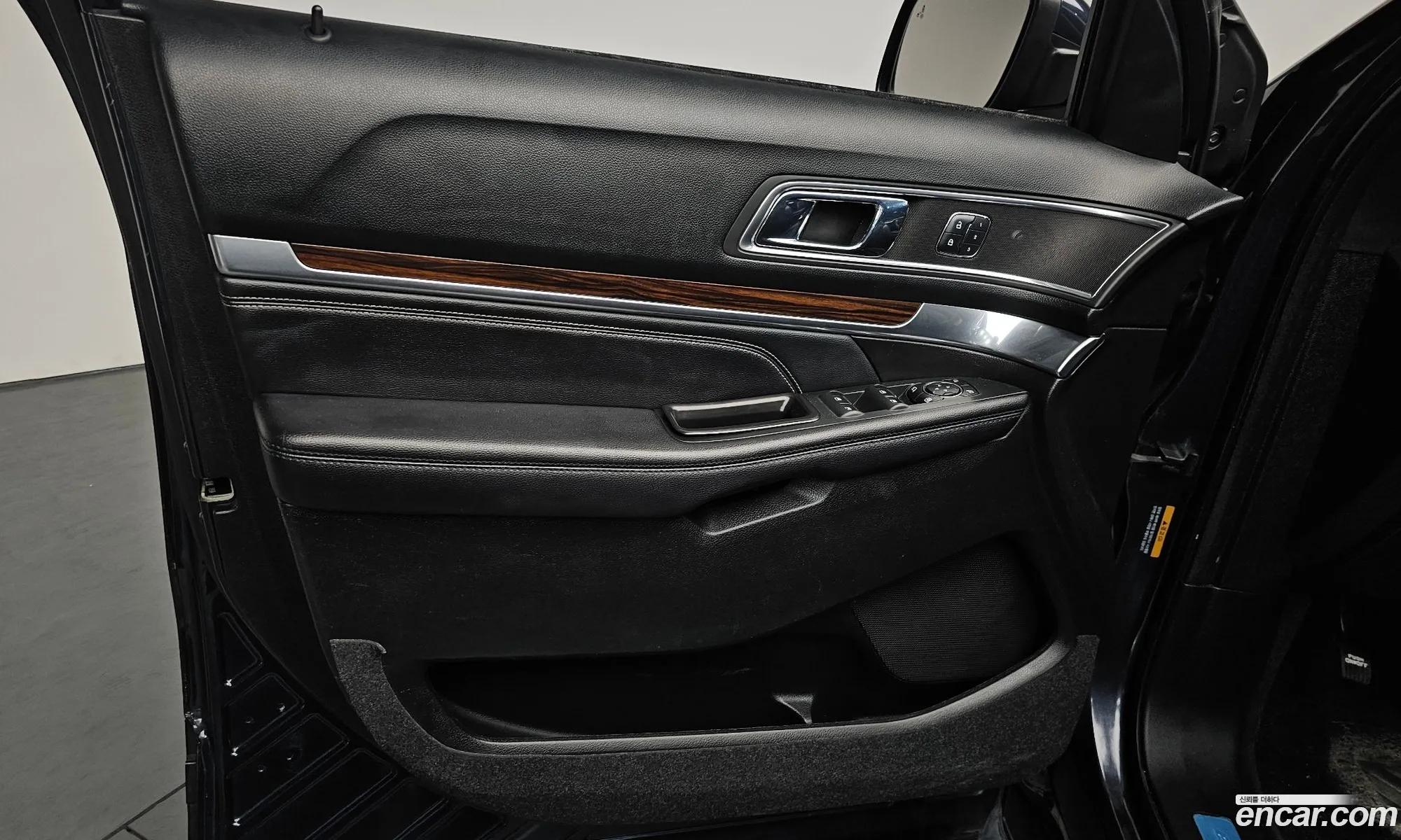 Ford Explorer 2017 1FM5K8FH3HGC71502 — 4