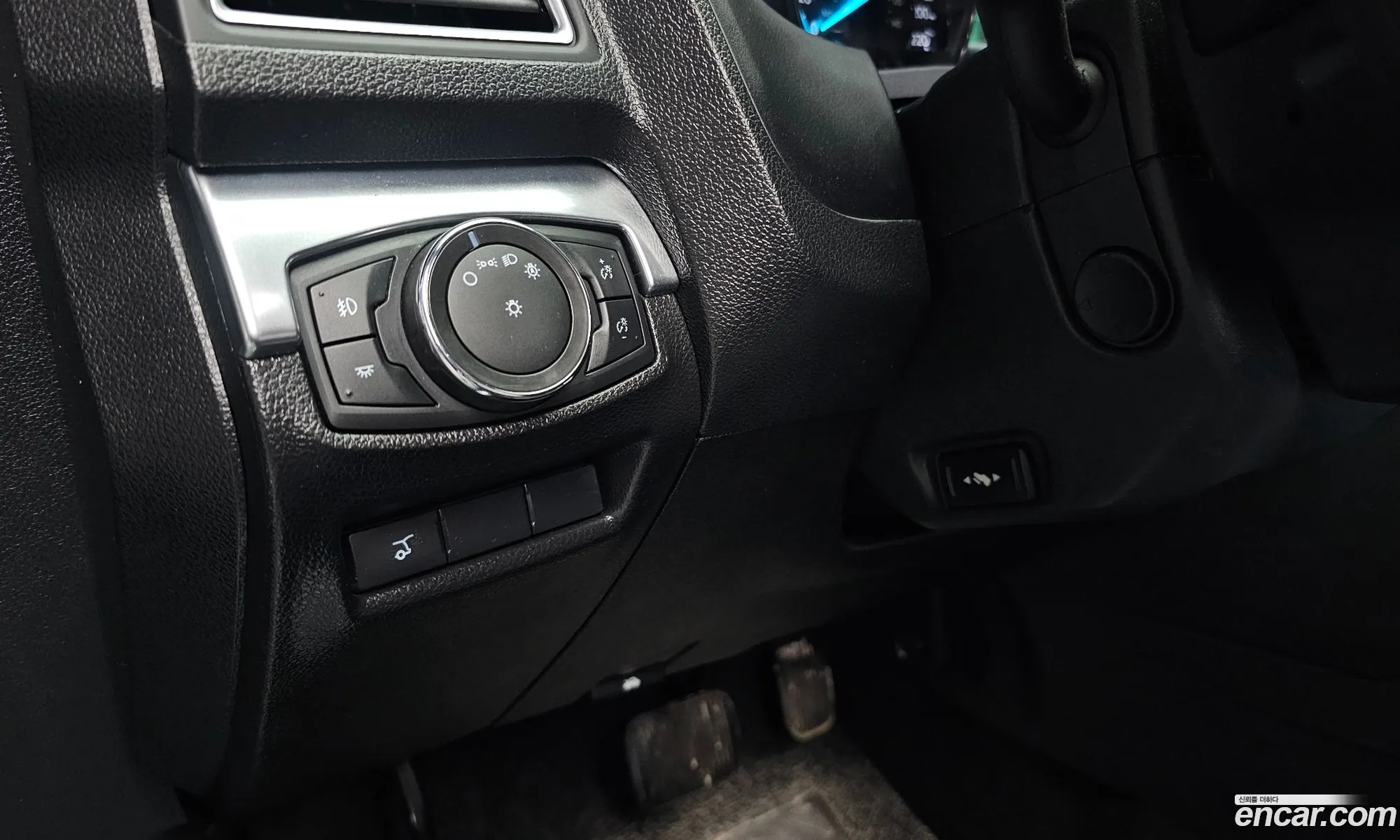 Ford Explorer 2017 1FM5K8FH3HGC71502 — 17
