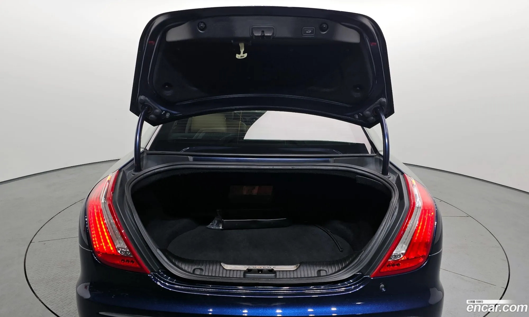 Jaguar XJ 2015 SAJAA1222FNV78460 — 2