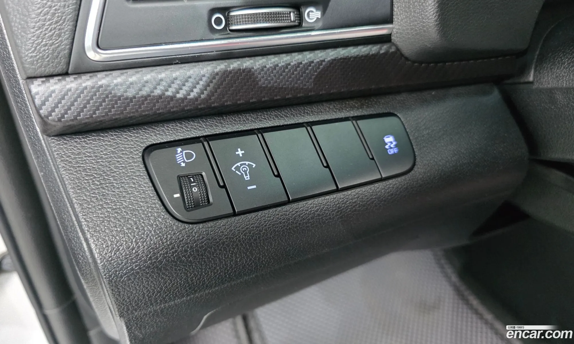 Hyundai Elantra AD 2017 — 12
