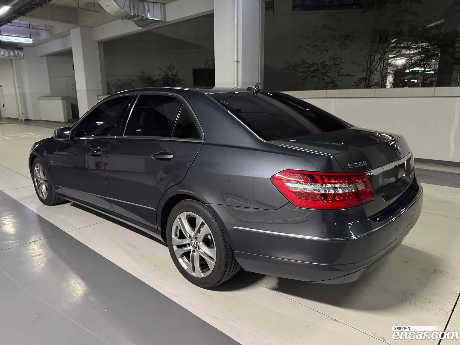 Mercedes-Benz E-Class W212 2011 — 12