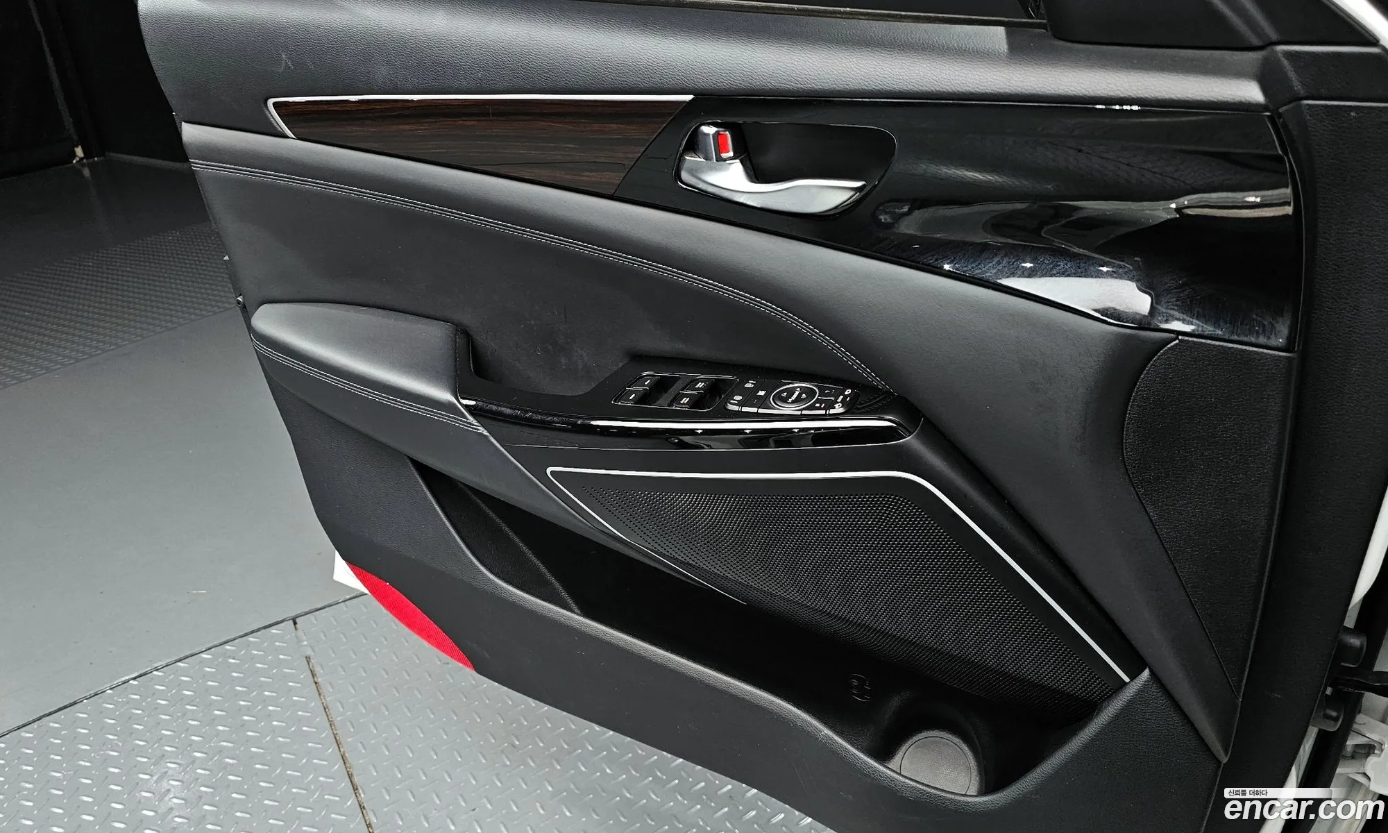 Kia K7 2019 — 25