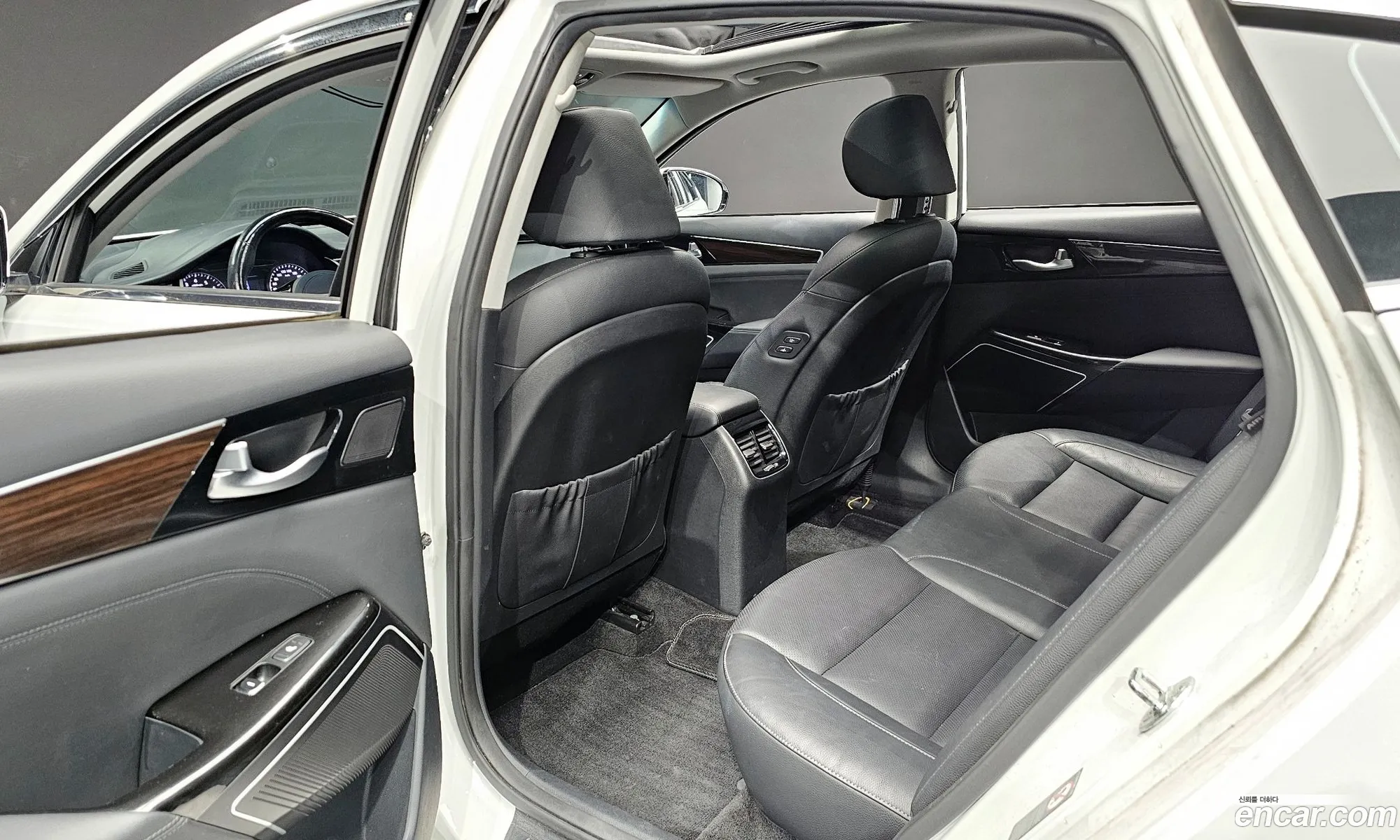 Kia K7 2019 — 24