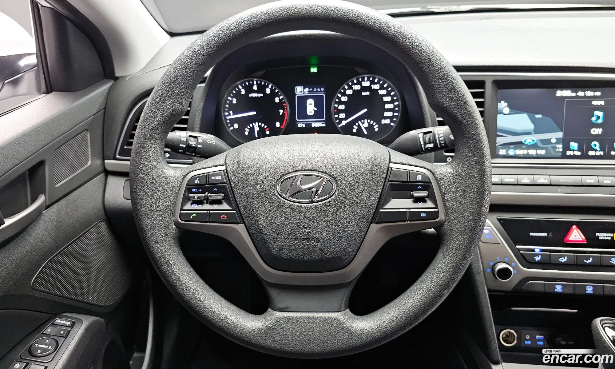 Hyundai Elantra AD 2017 — 13