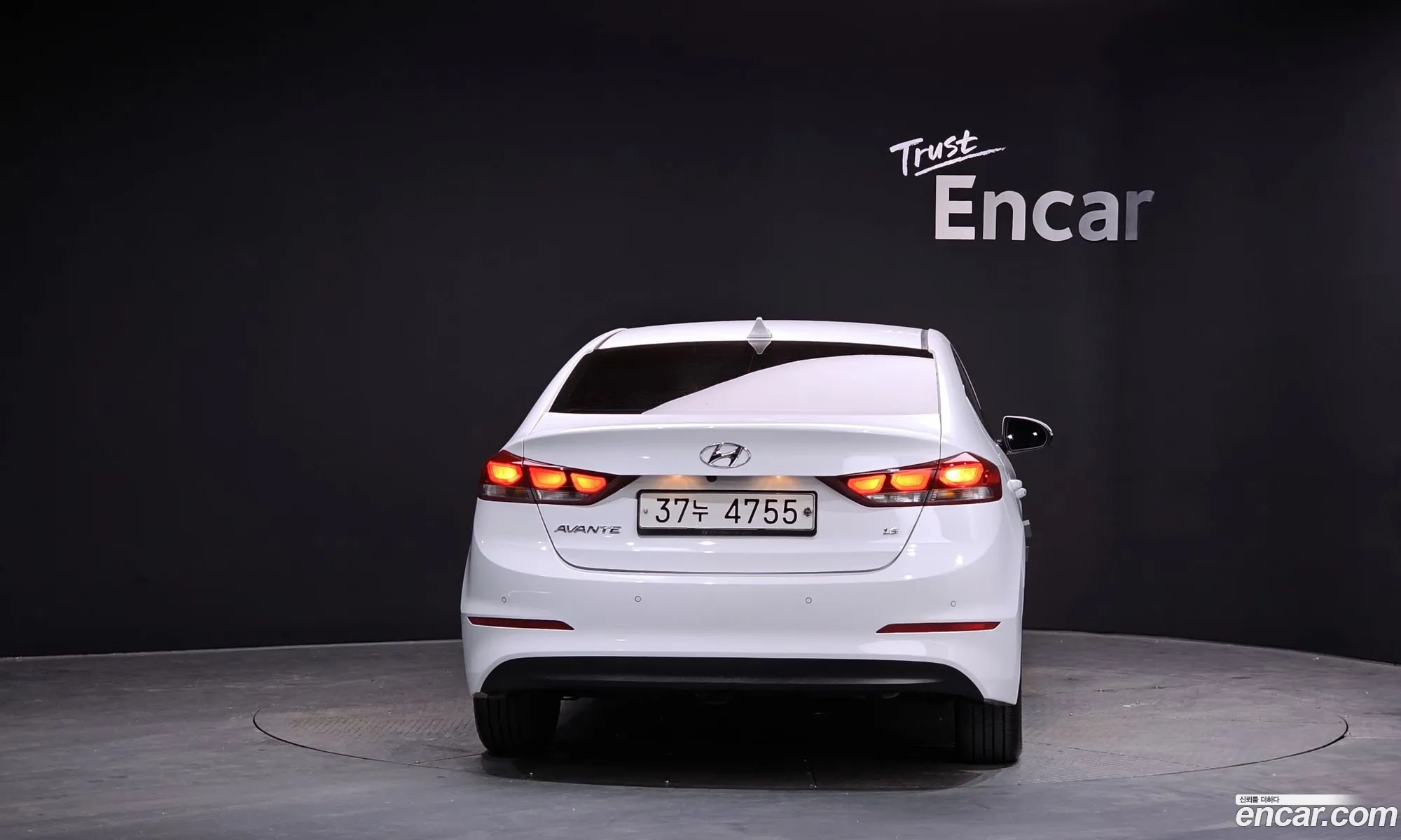 Hyundai Elantra AD 2017 — 15