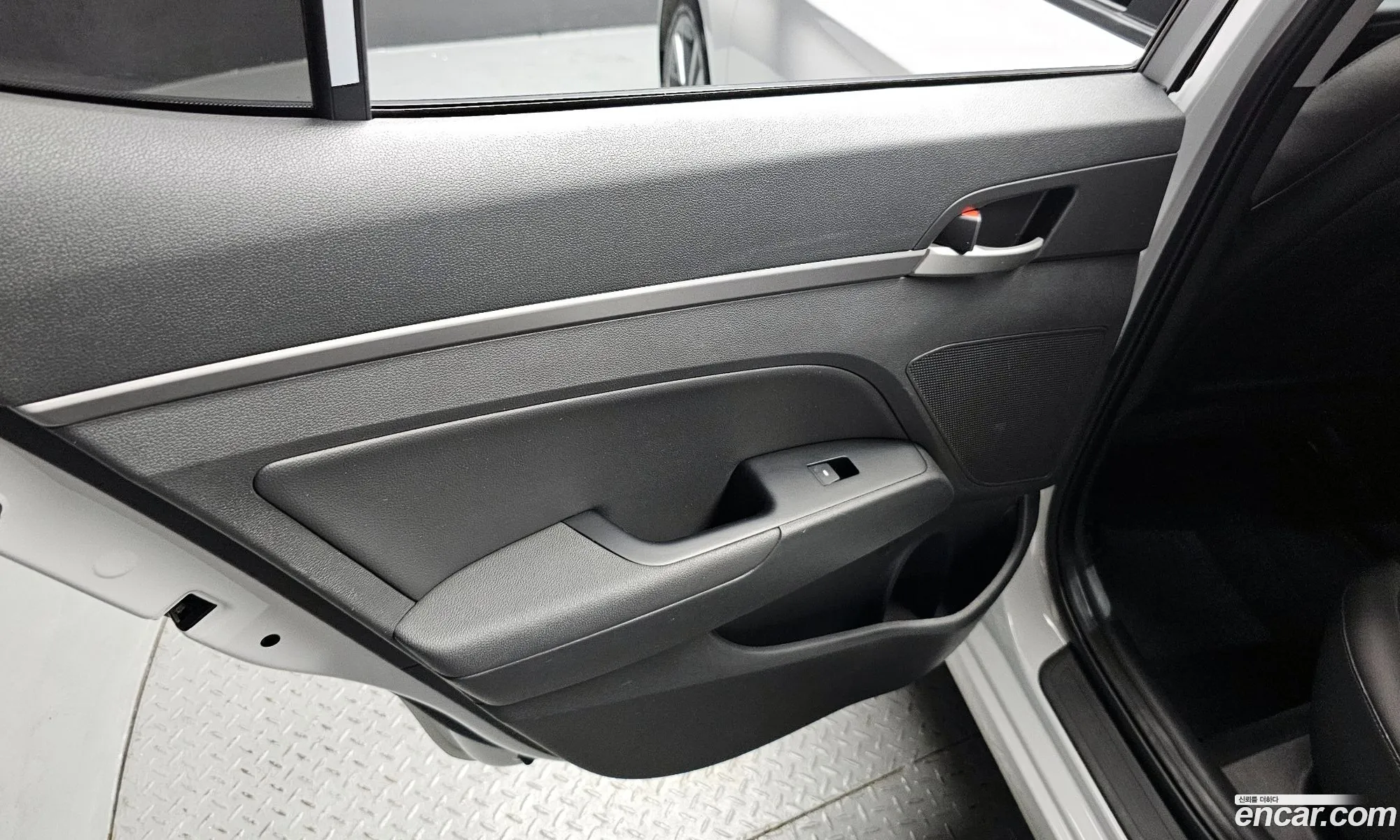 Hyundai Elantra AD 2017 — 33