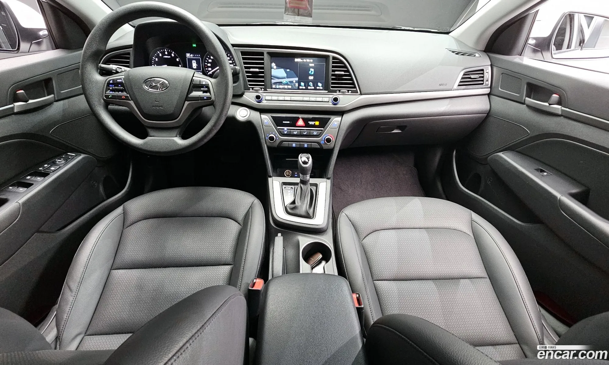 Hyundai Elantra AD 2017 — 24