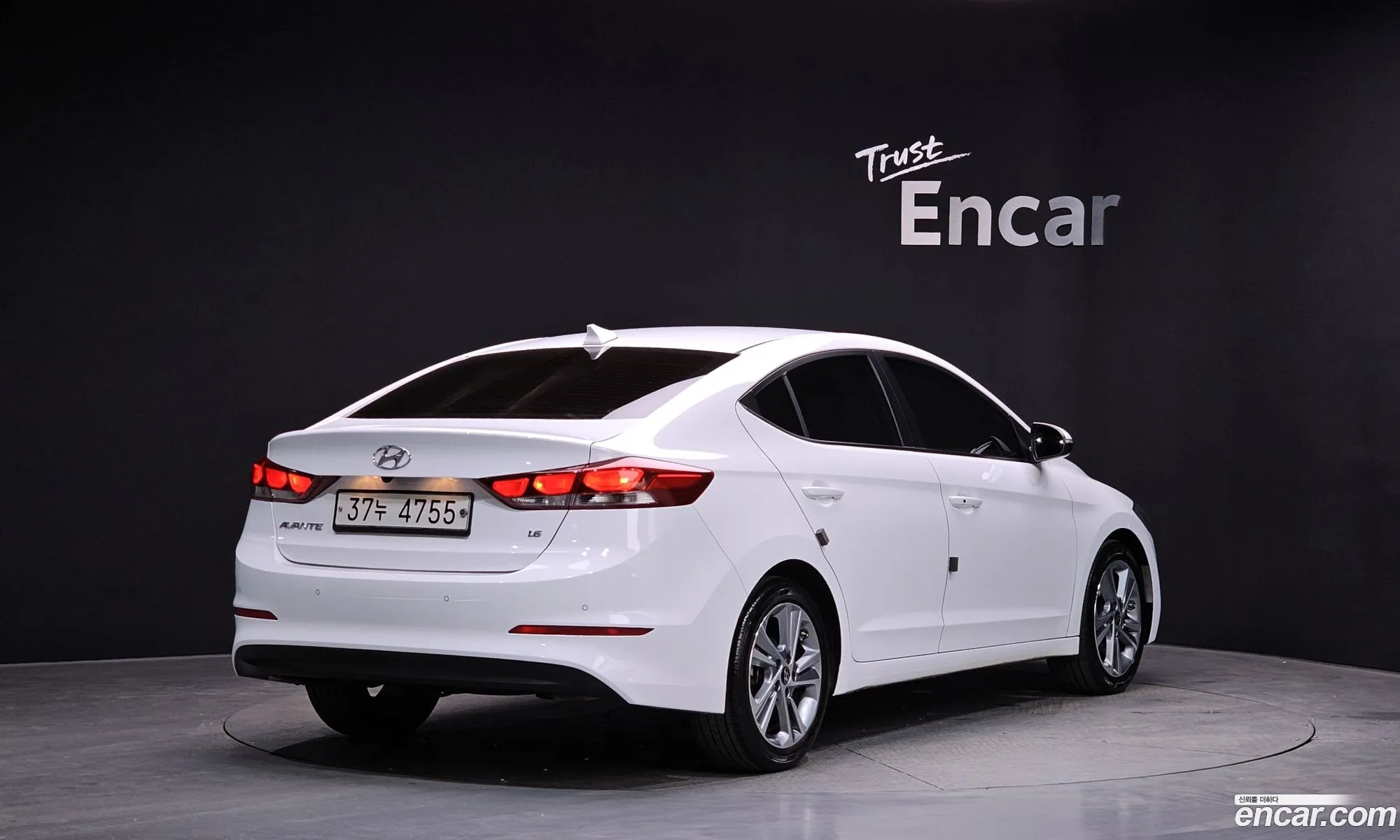 Hyundai Elantra AD 2017 — 14