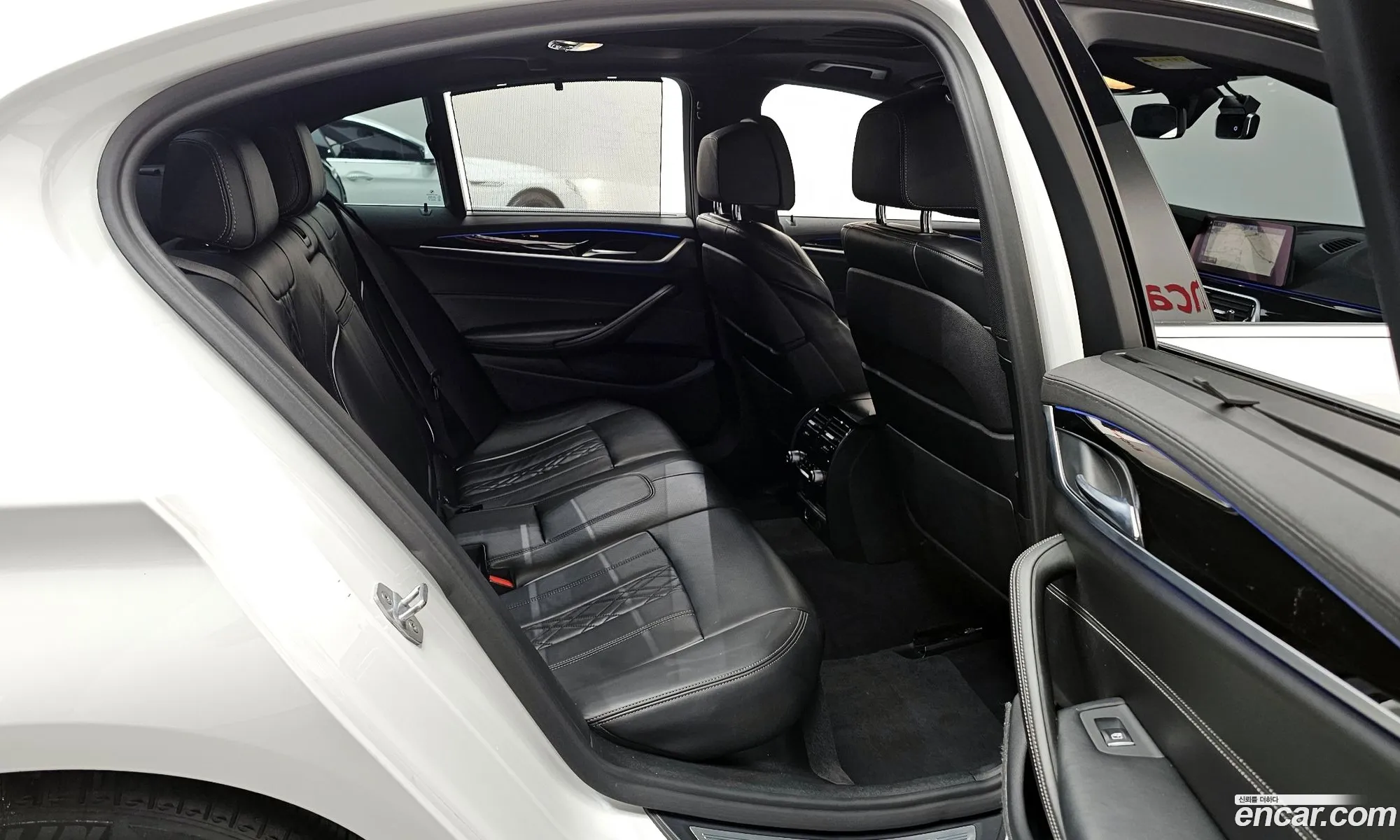 BMW 5 Series 2019 WBAJD9104KB277721 — 19