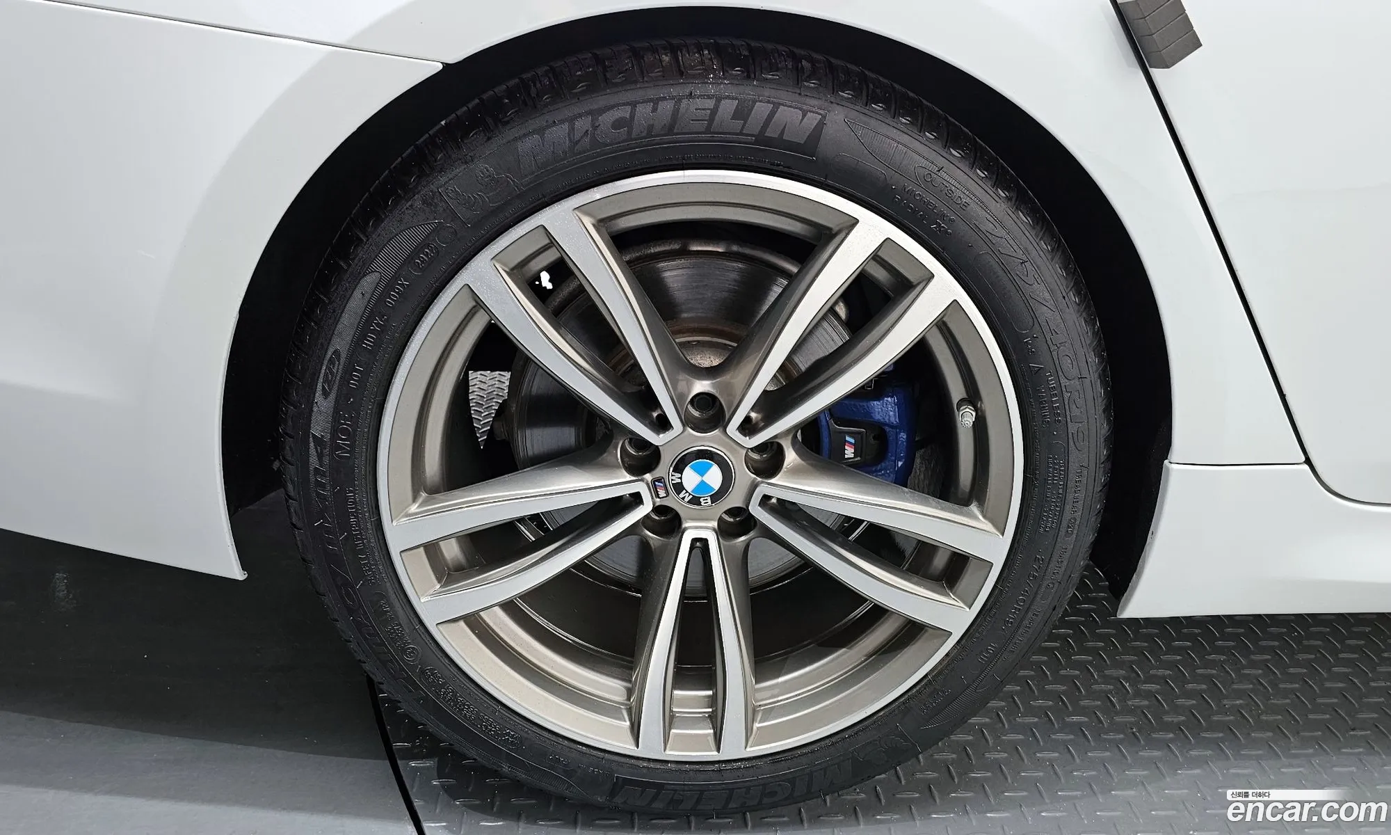 BMW 5 Series 2019 WBAJD9104KB277721 — 29