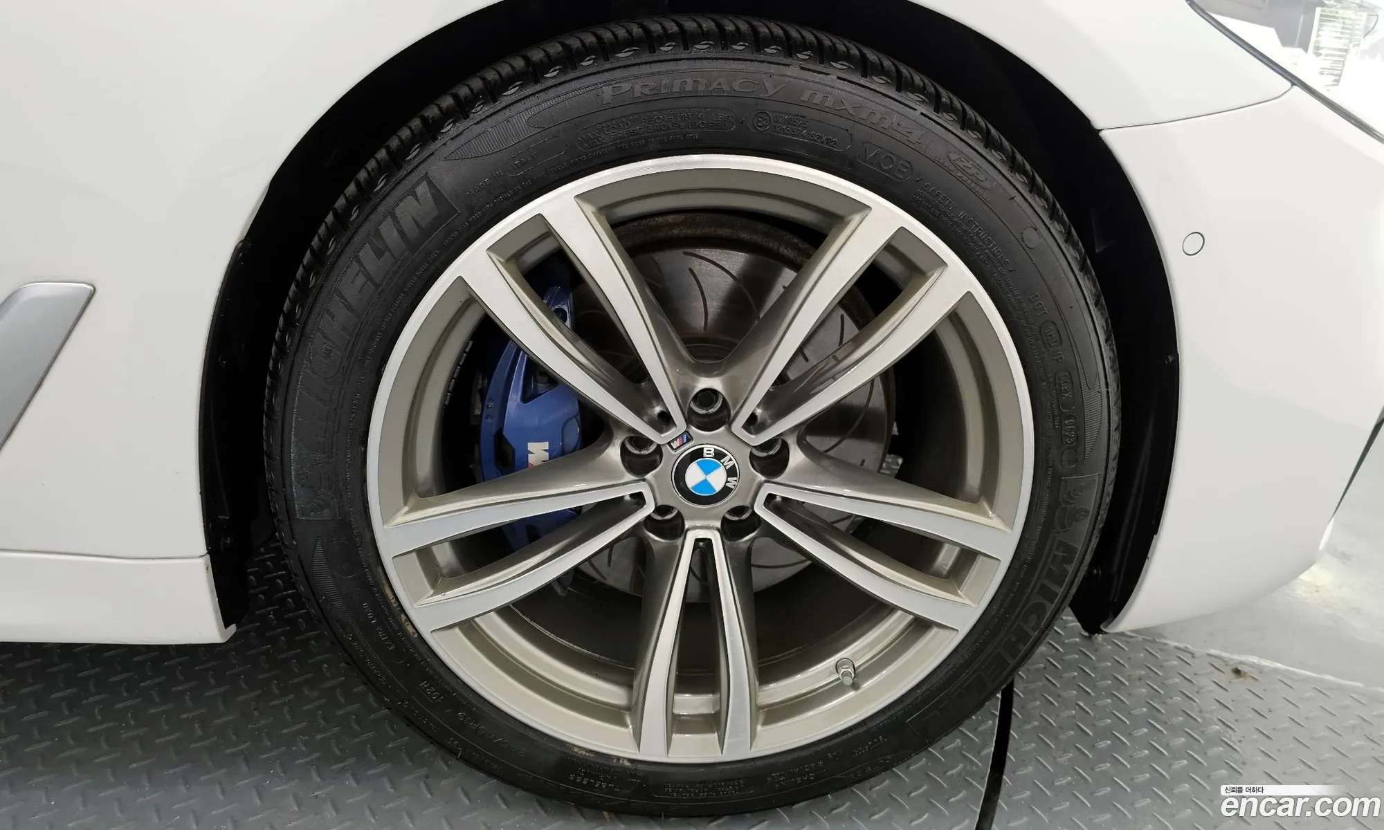 BMW 5 Series 2019 WBAJD9104KB277721 — 8