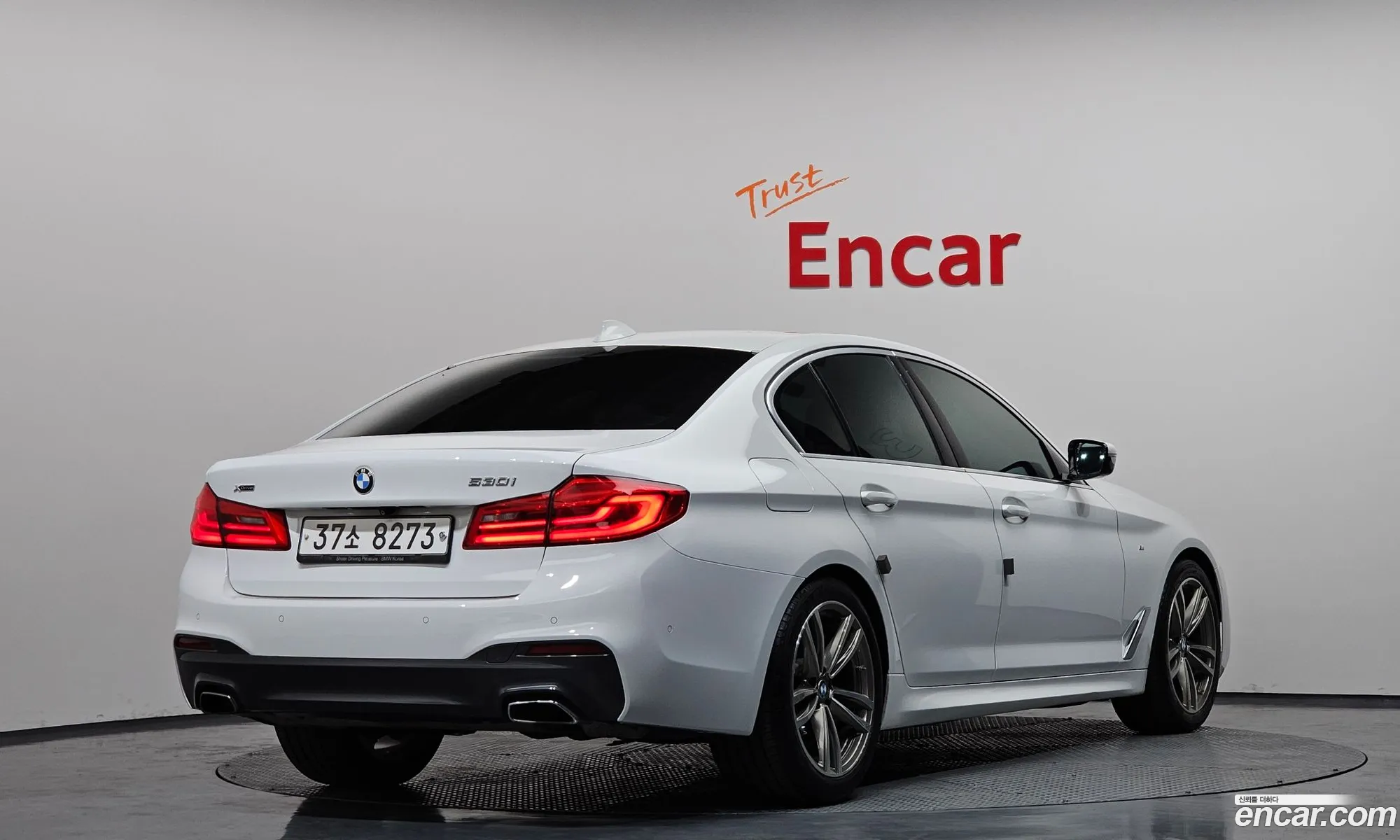 BMW 5 Series 2019 WBAJD9104KB277721 — 27