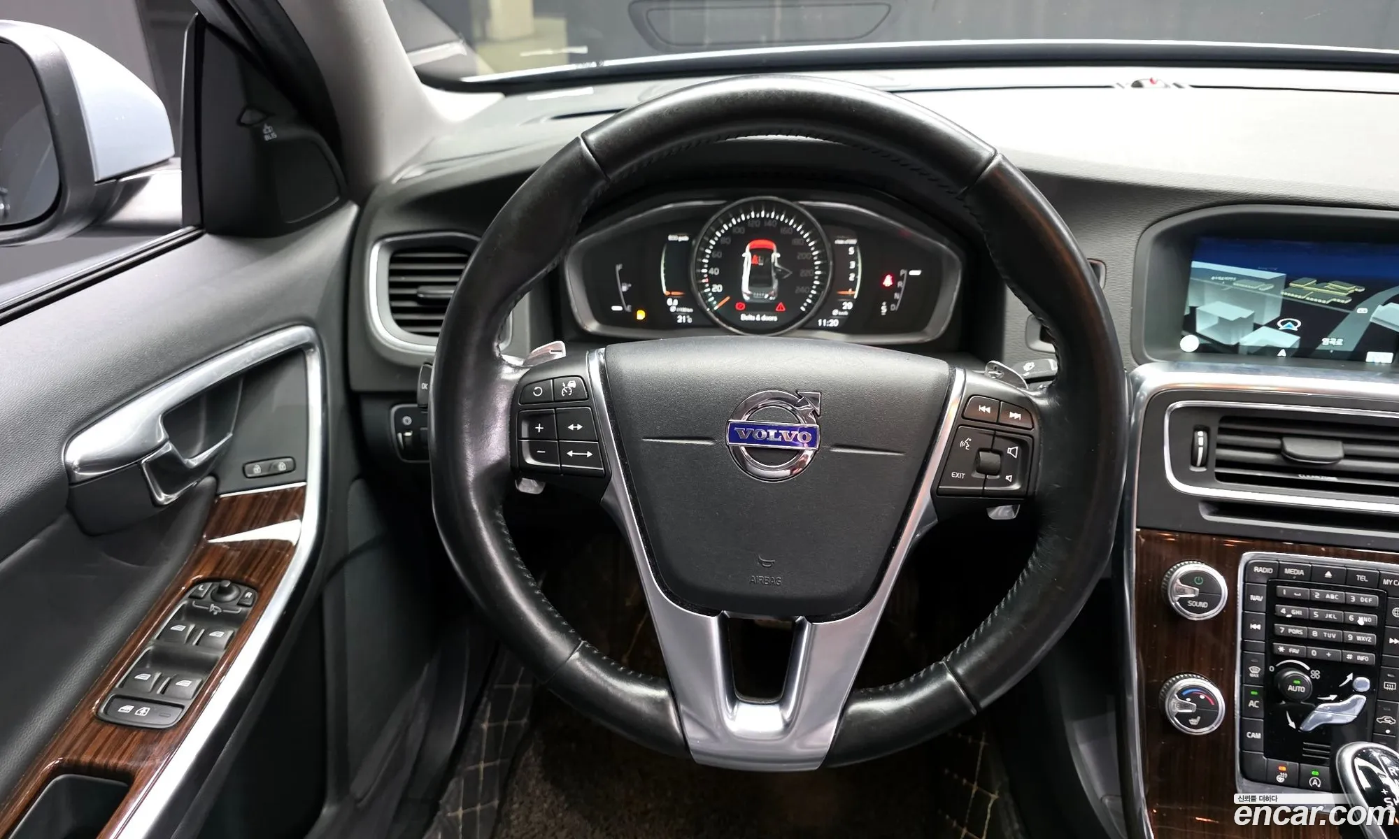 Volvo S60 2017 YV1FSA8BDH2430065 — 5