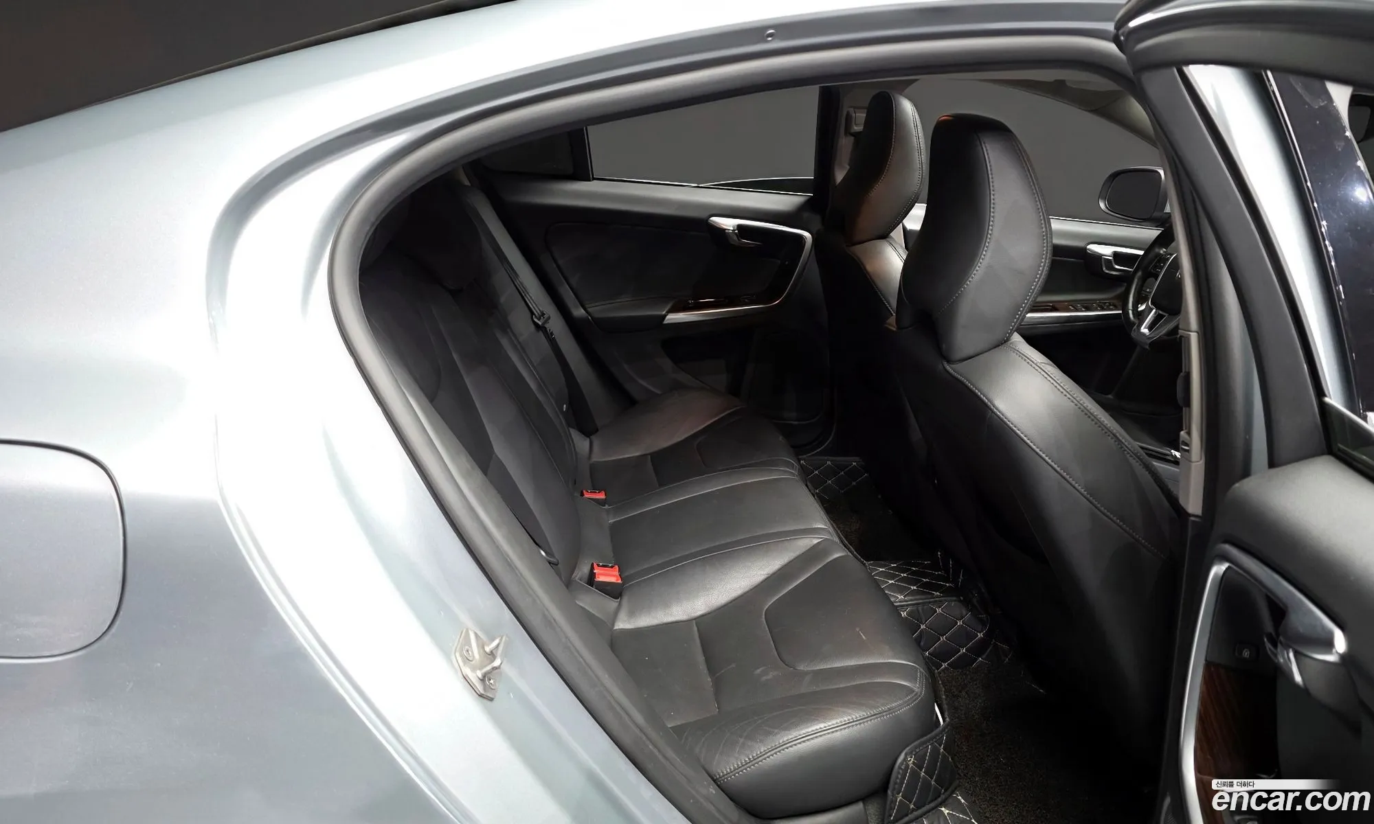 Volvo S60 2017 YV1FSA8BDH2430065 — 18