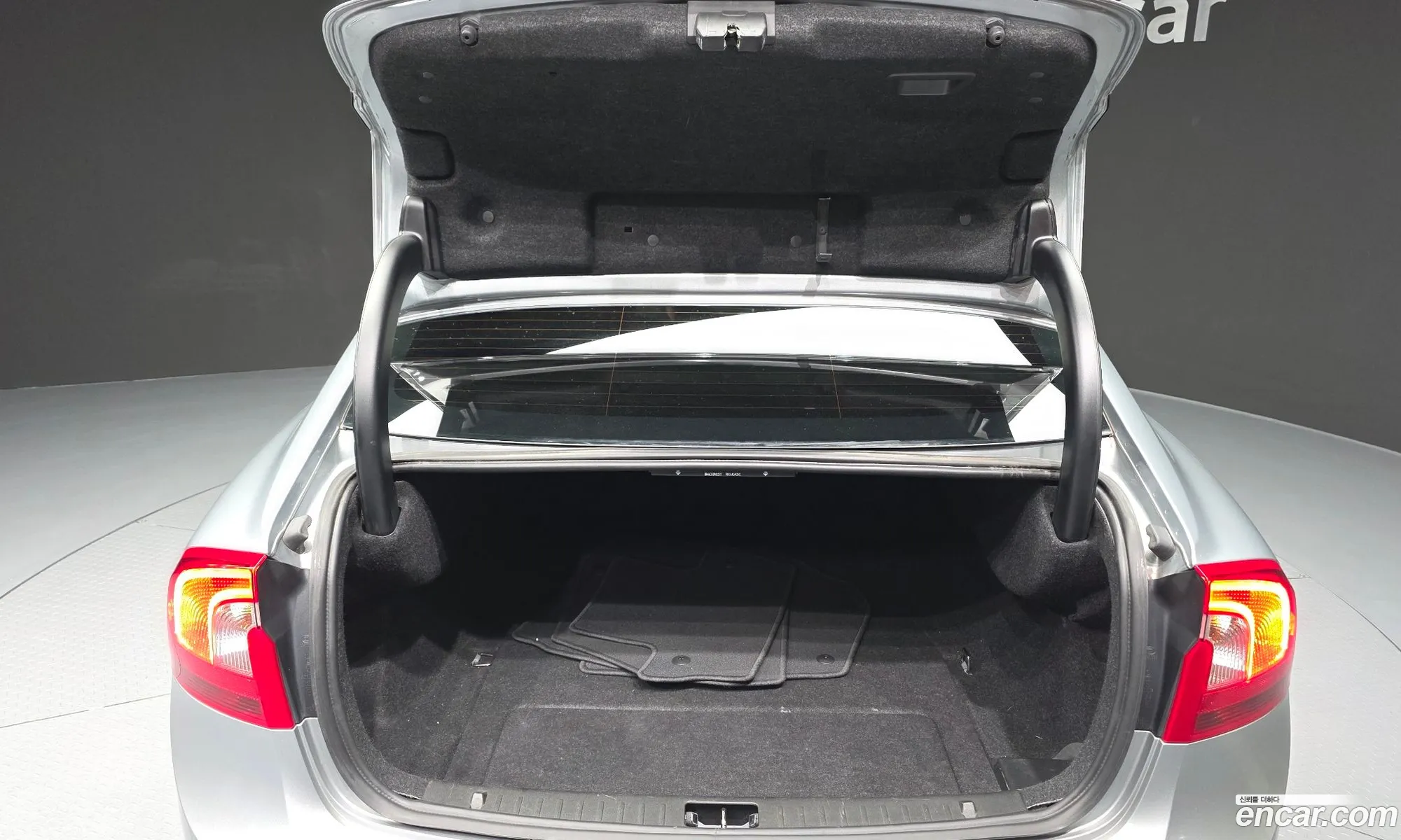 Volvo S60 2017 YV1FSA8BDH2430065 — 12
