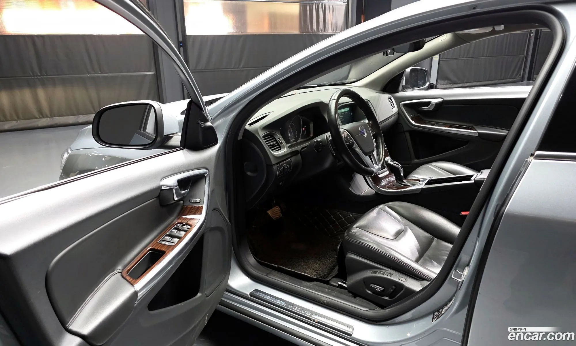 Volvo S60 2017 YV1FSA8BDH2430065 — 4
