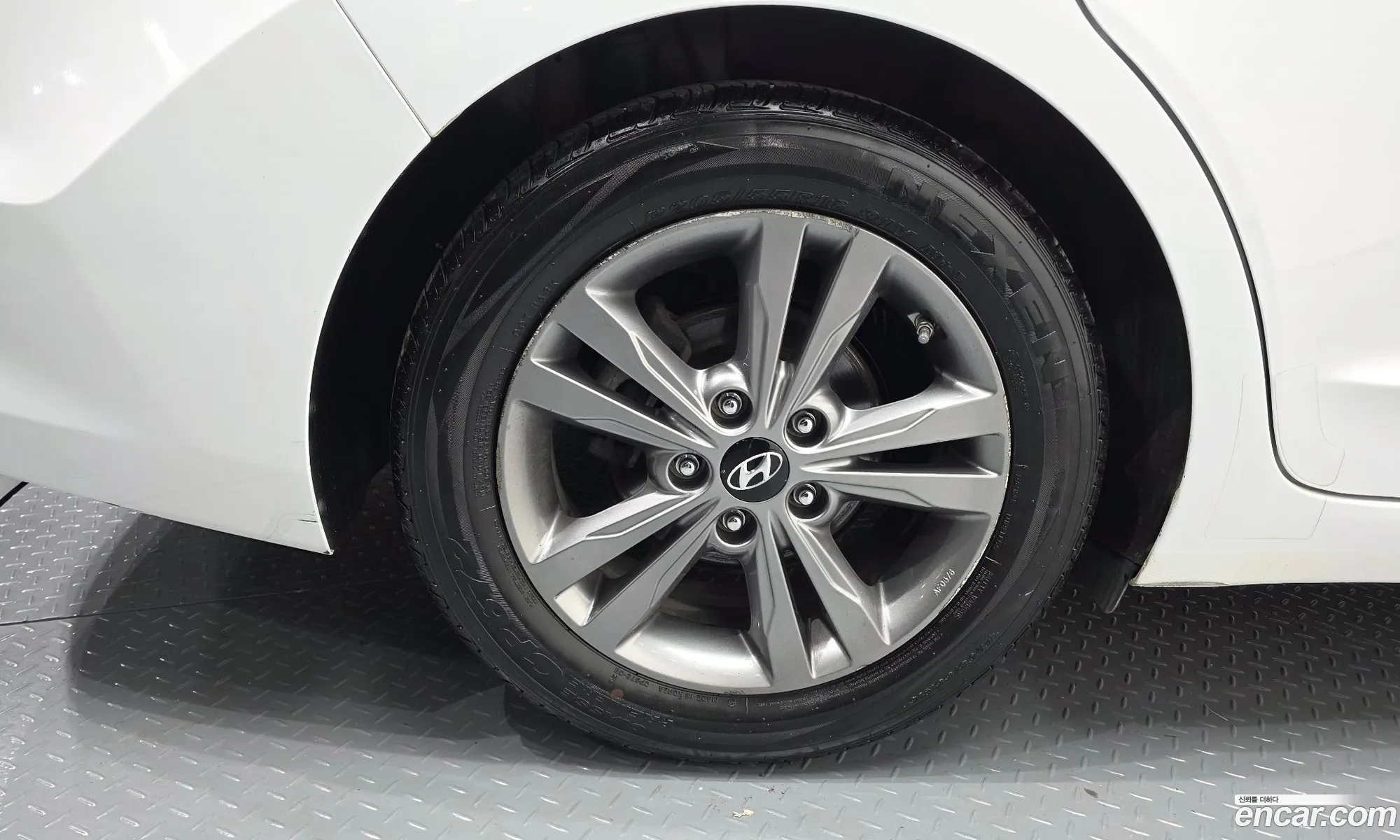 Hyundai Elantra AD 2015 — 19