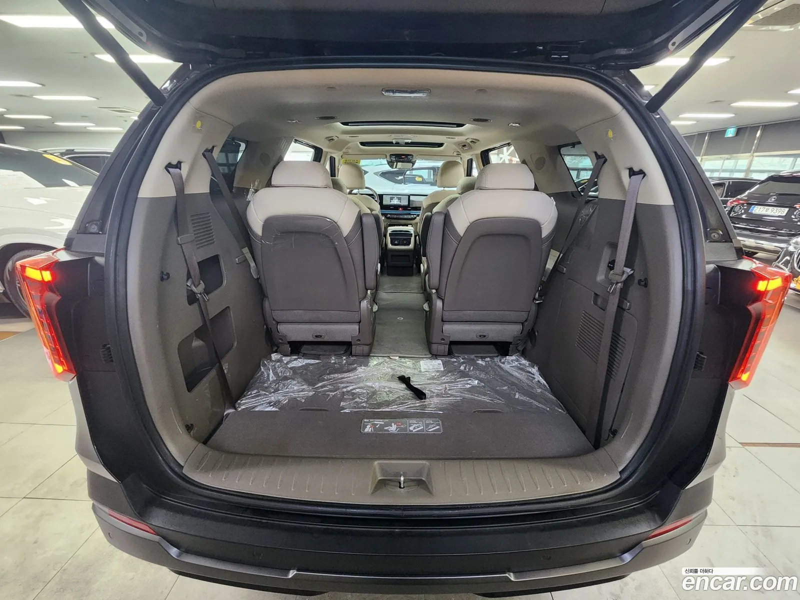 Kia Carnival 2025 — 17