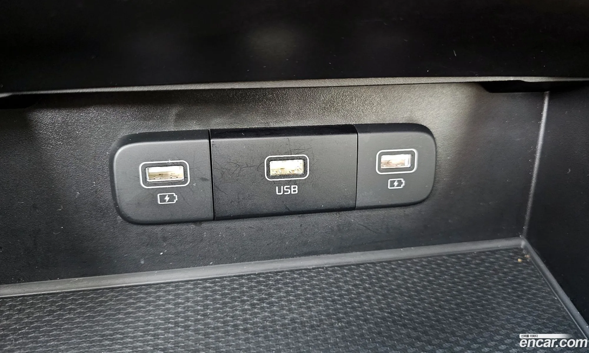 Kia Carnival 2023 — 24