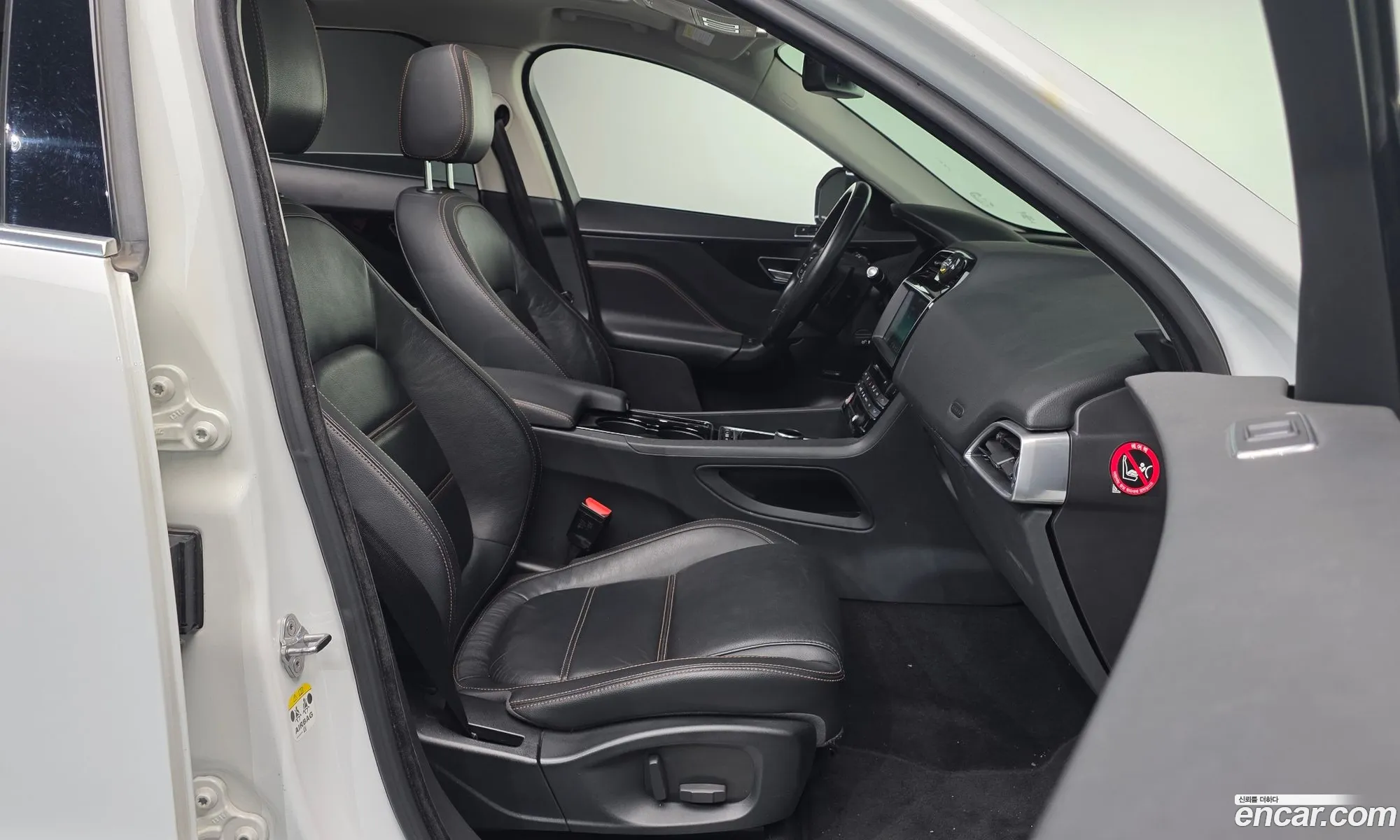 Jaguar F-Pace 2016 SADCA2BN9HA064028 — 18
