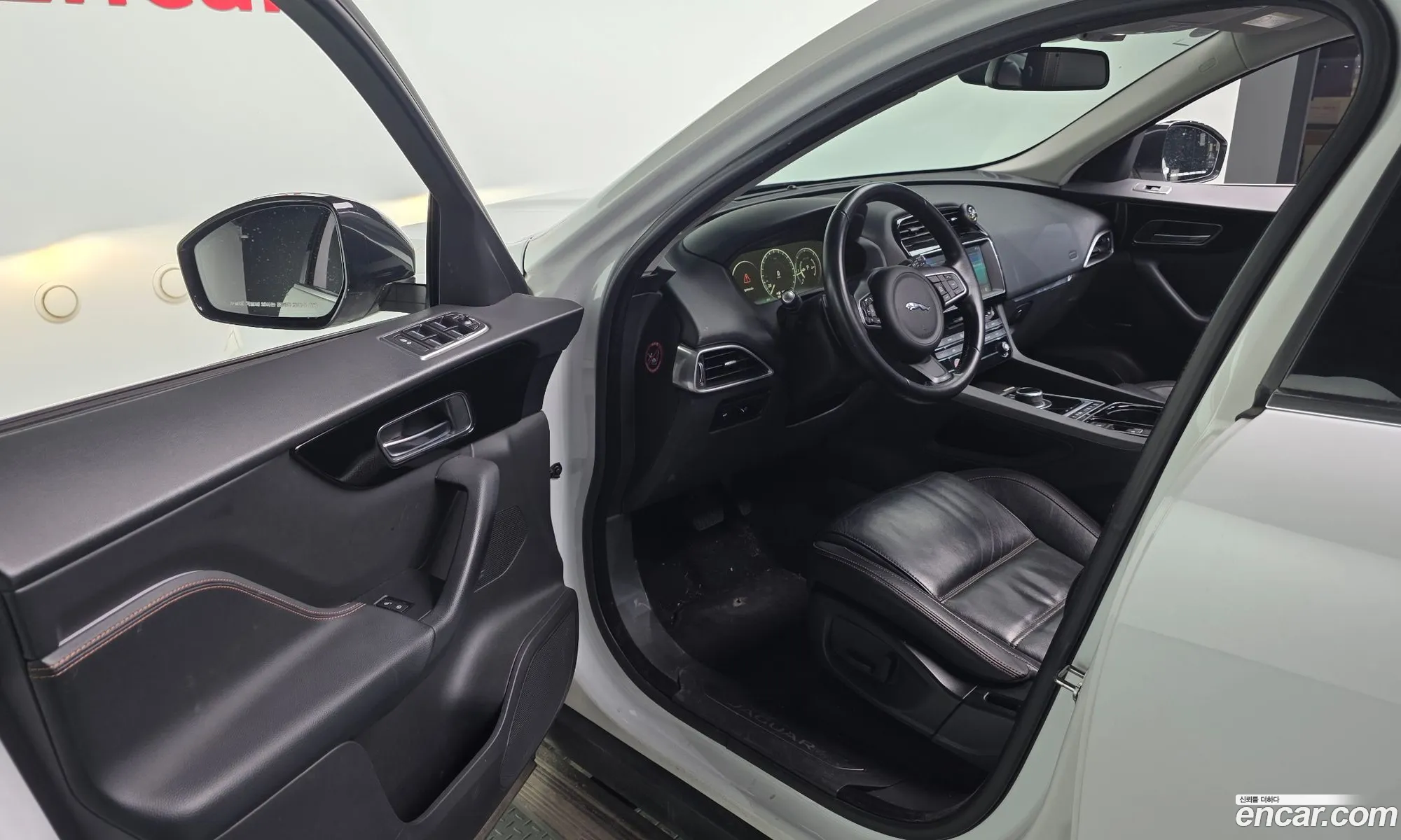 Jaguar F-Pace 2016 SADCA2BN9HA064028 — 15
