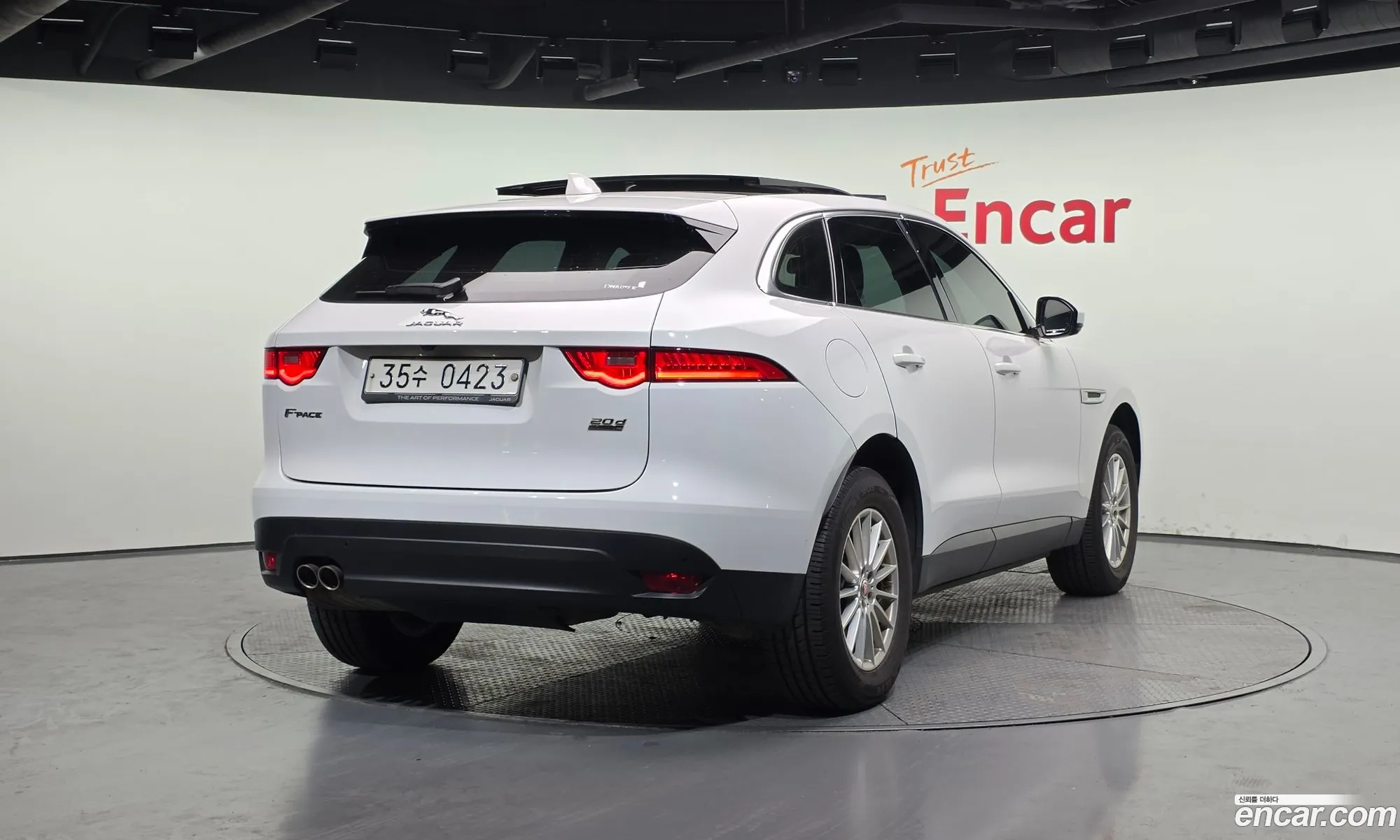 Jaguar F-Pace 2016 SADCA2BN9HA064028 — 5