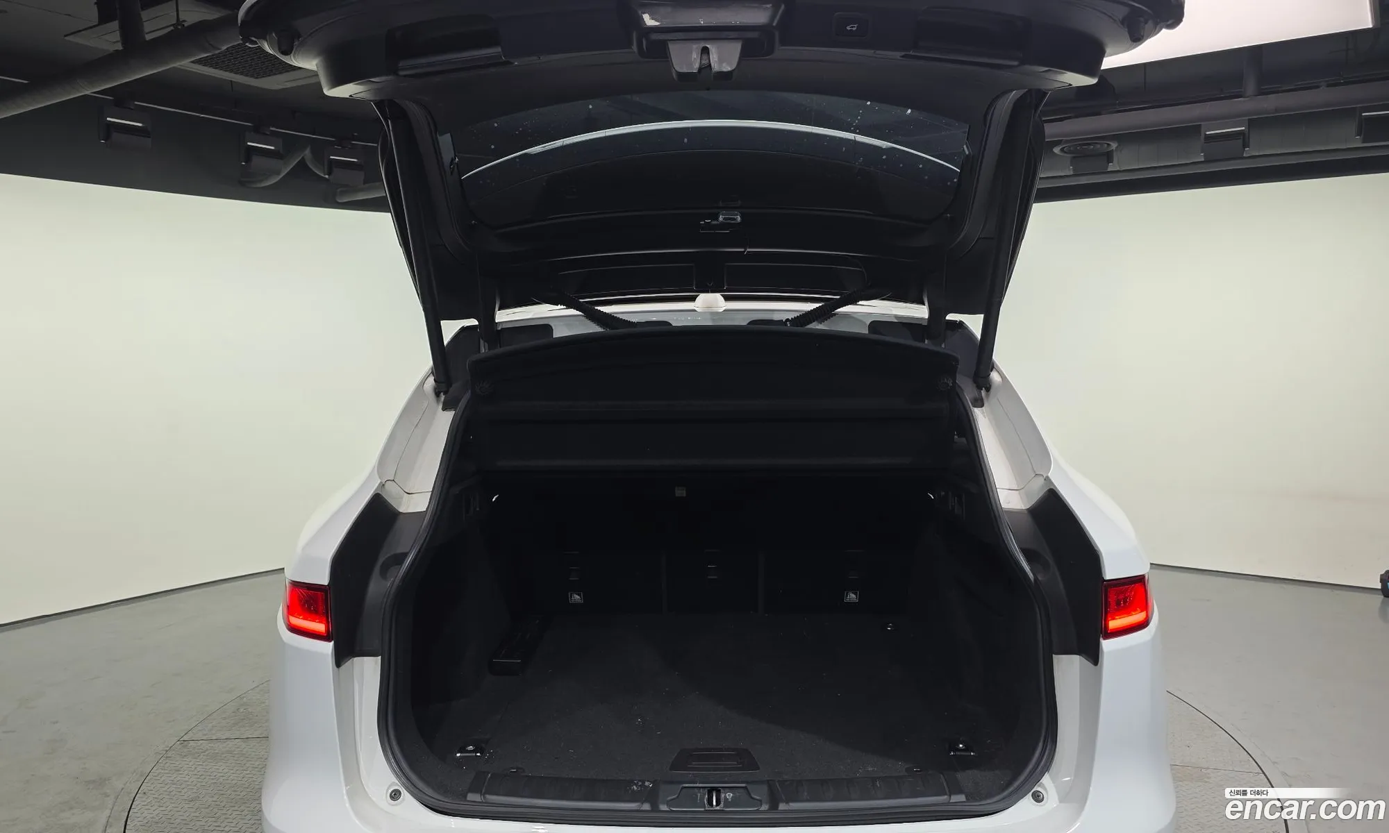 Jaguar F-Pace 2016 SADCA2BN9HA064028 — 17