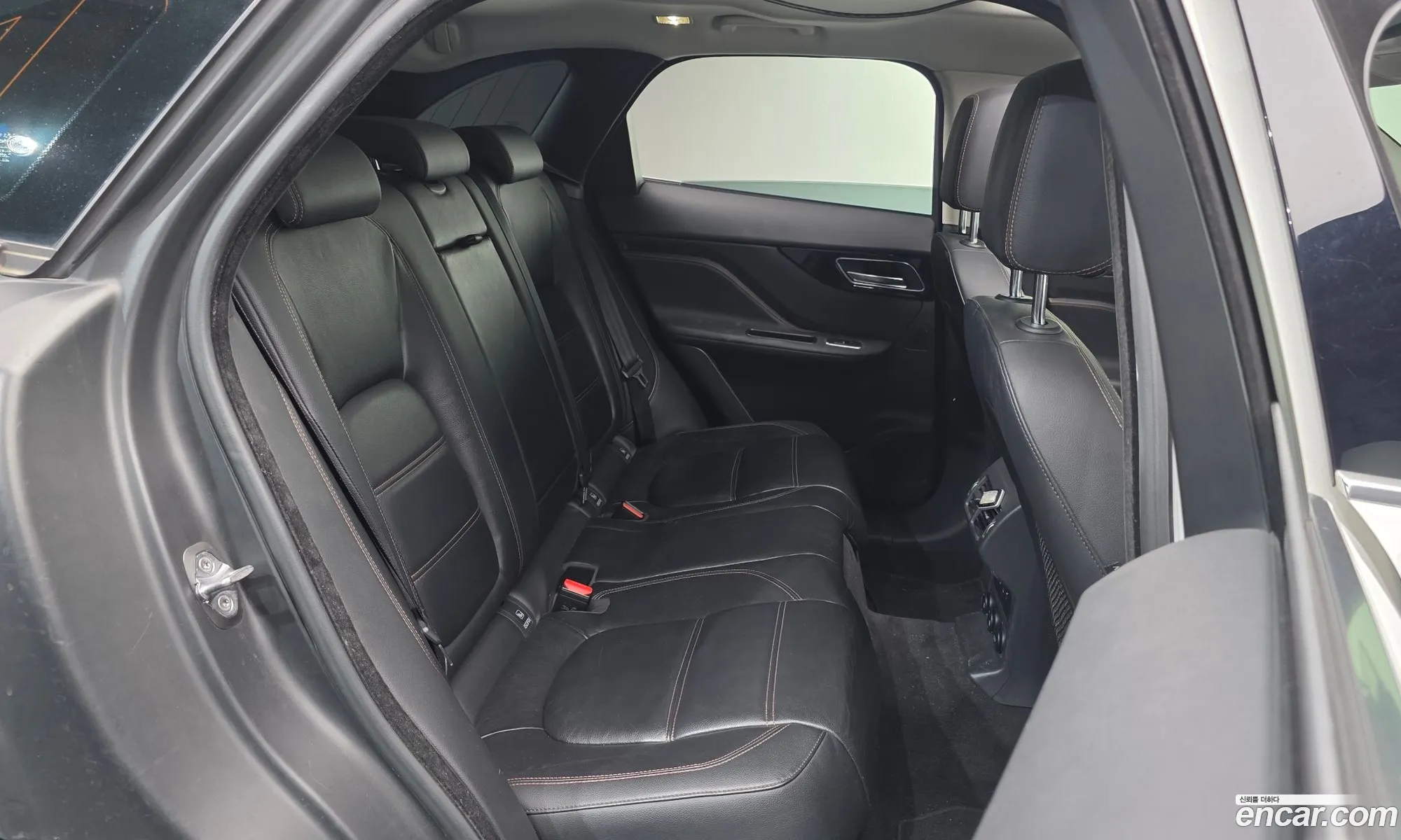 Jaguar F-Pace 2016 SADCA2BN9HA064028 — 3