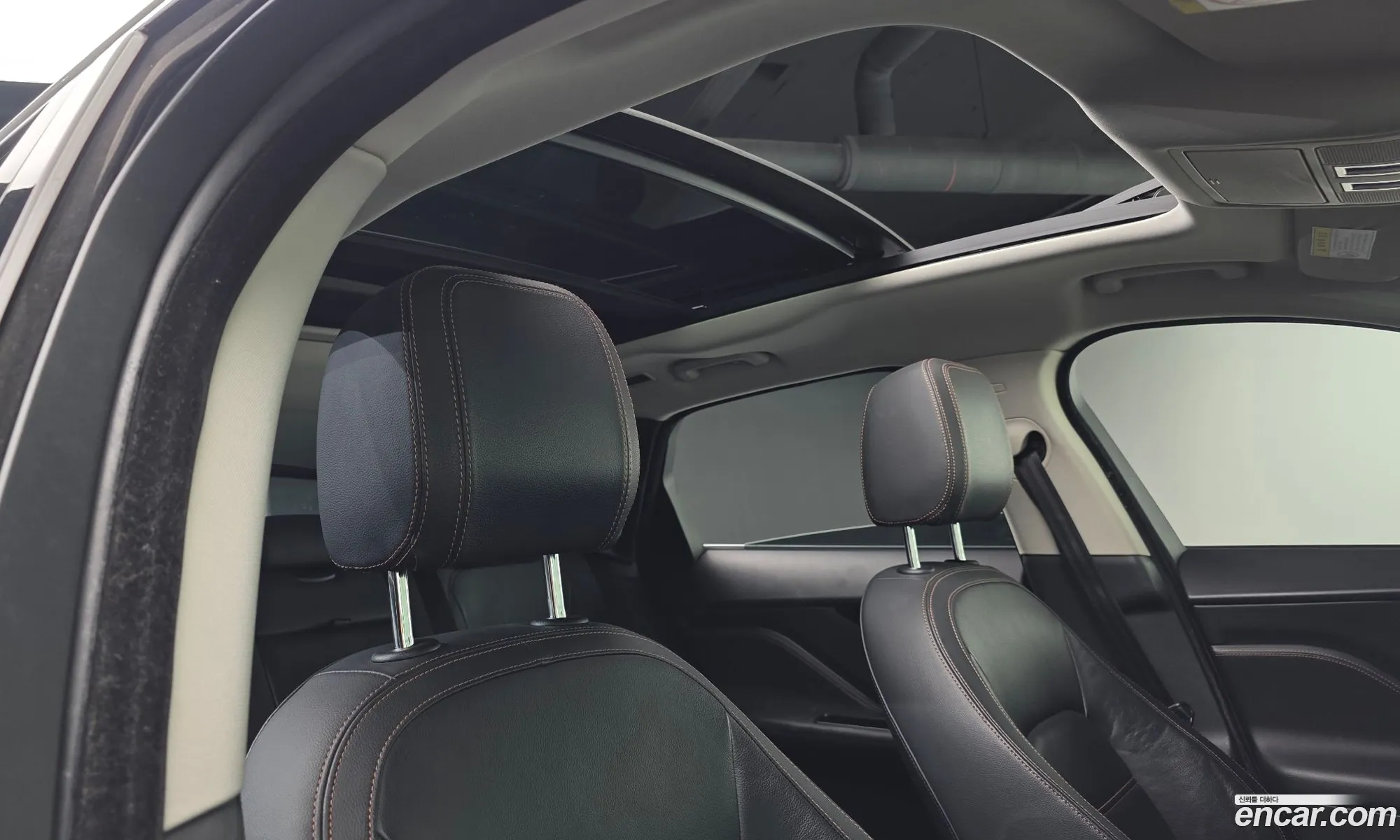 Jaguar F-Pace 2016 SADCA2BN9HA064028 — 12