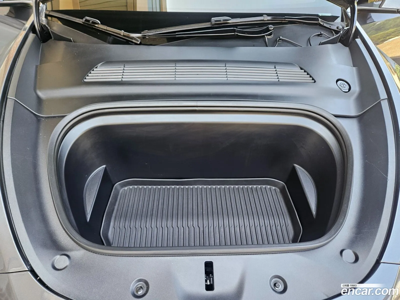 Tesla Model Y 2025 — 15