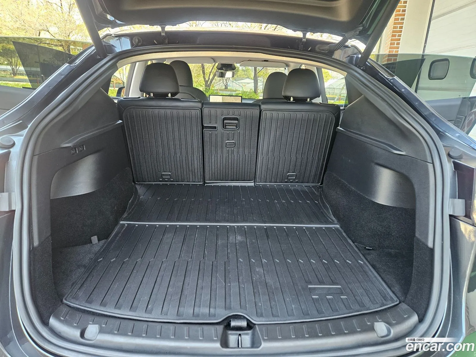 Tesla Model Y 2025 — 3
