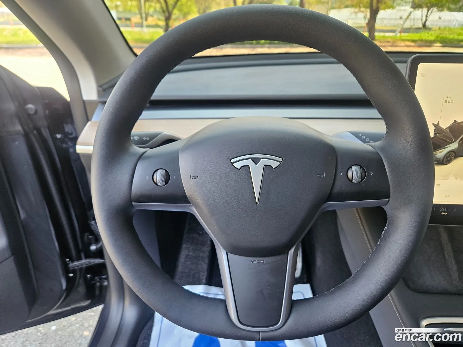 Tesla Model Y 2025 — 20