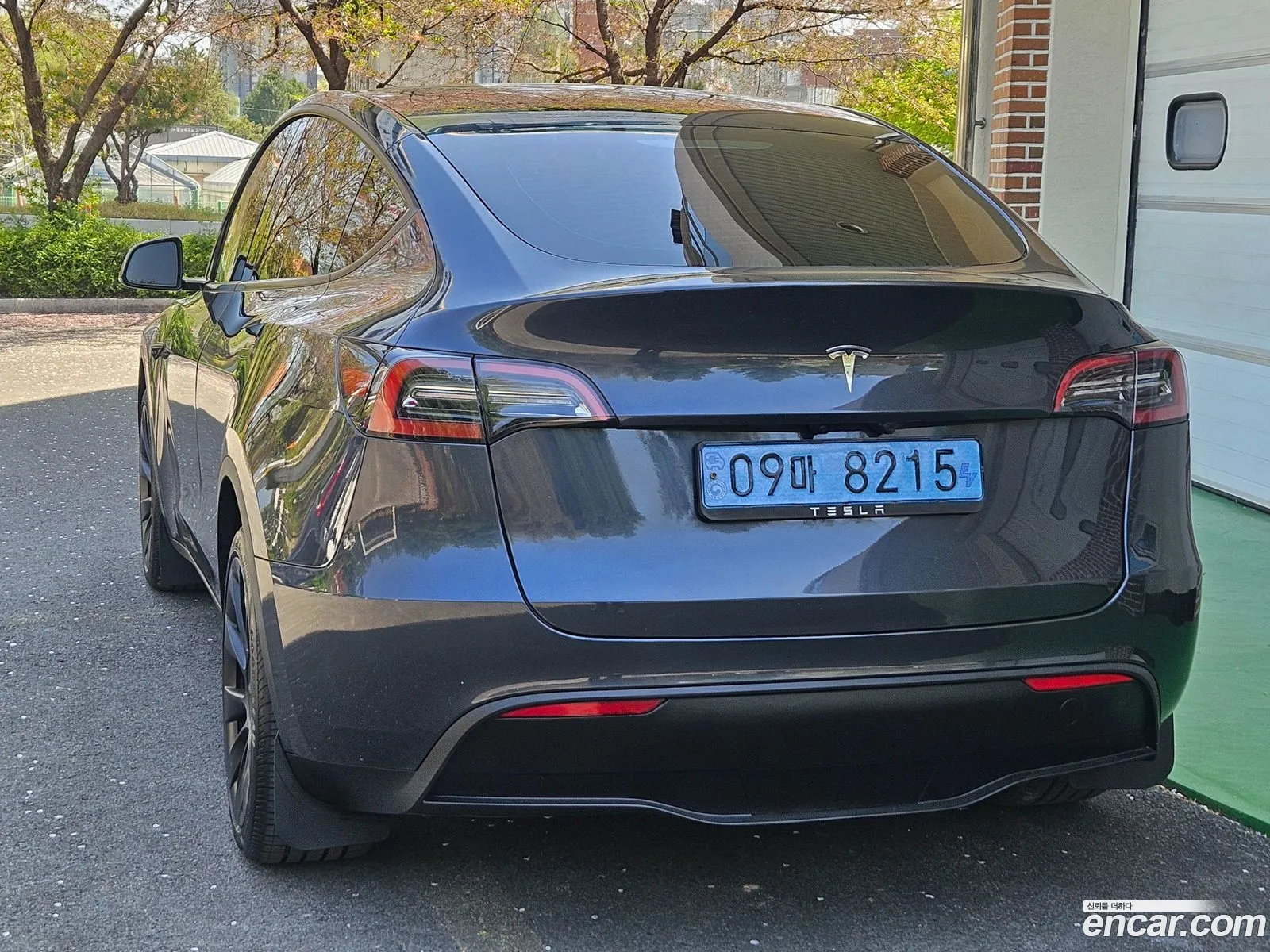 Tesla Model Y 2025 — 8