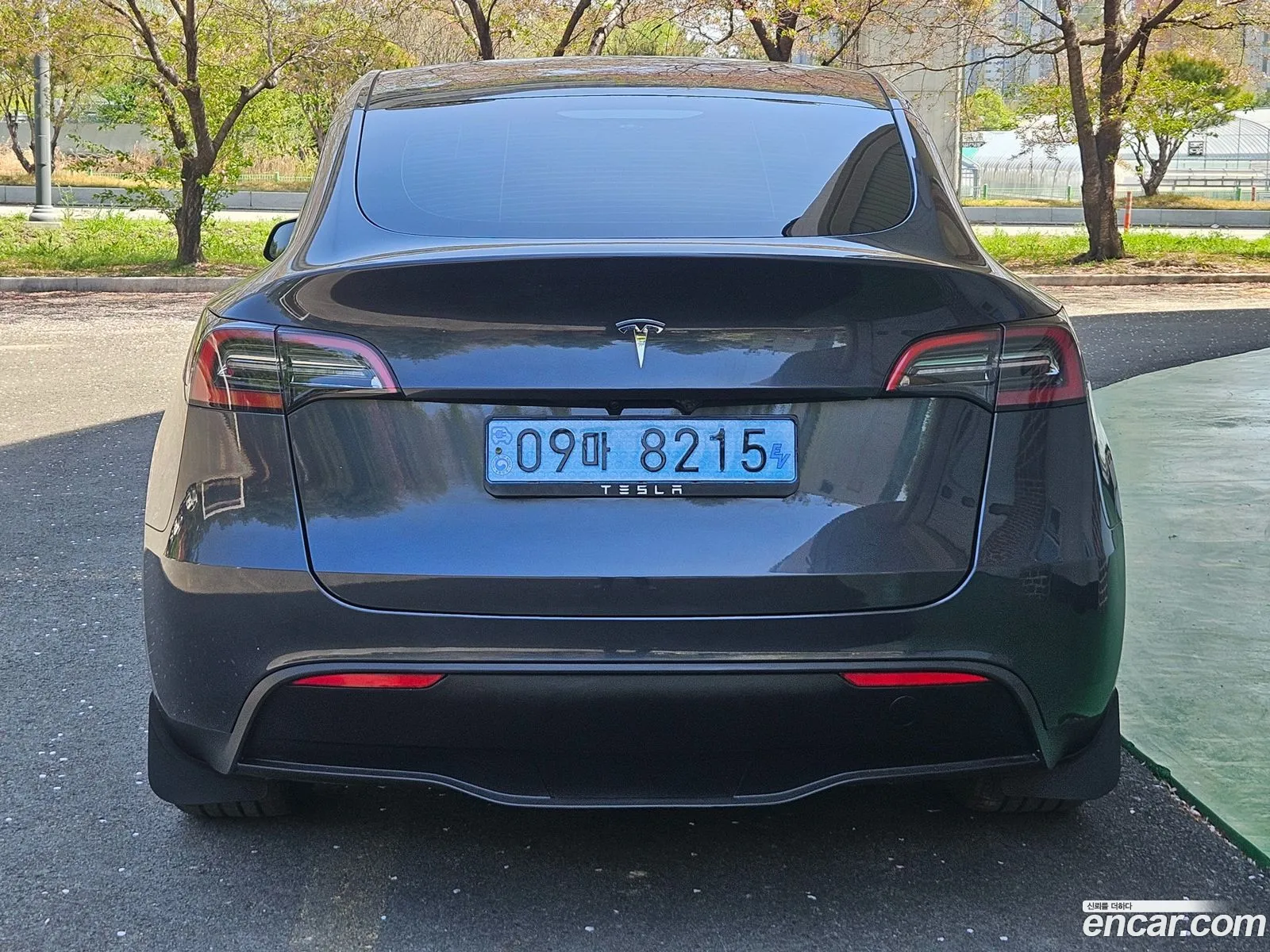 Tesla Model Y 2025 — 9