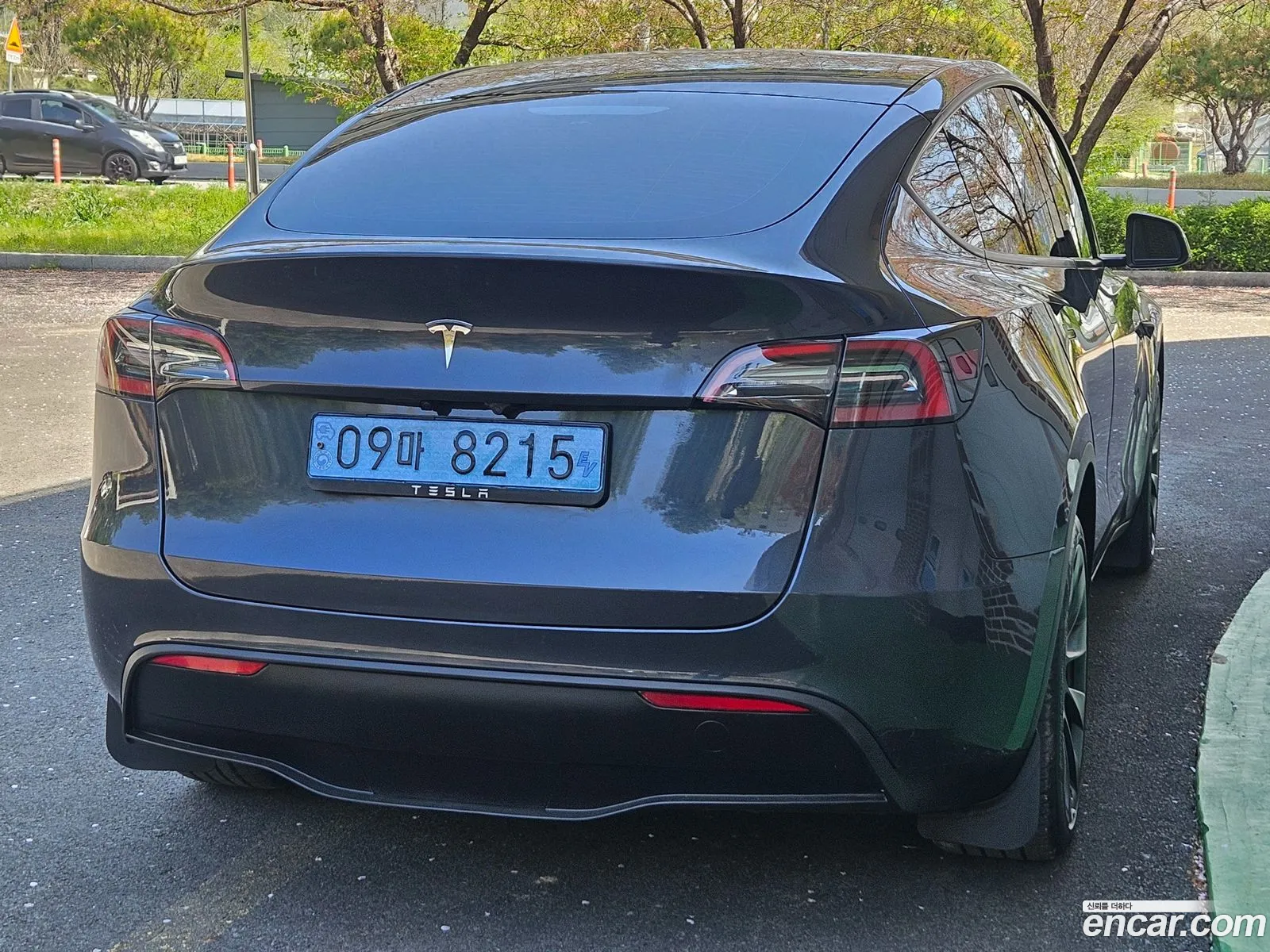 Tesla Model Y 2025 — 13