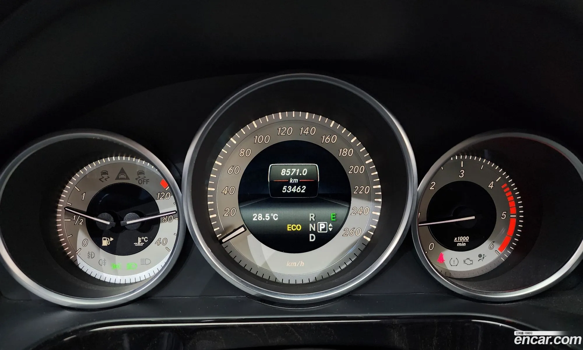 Mercedes-Benz E-Class W212 2014 WDDHF8CB8EA988679 — 9