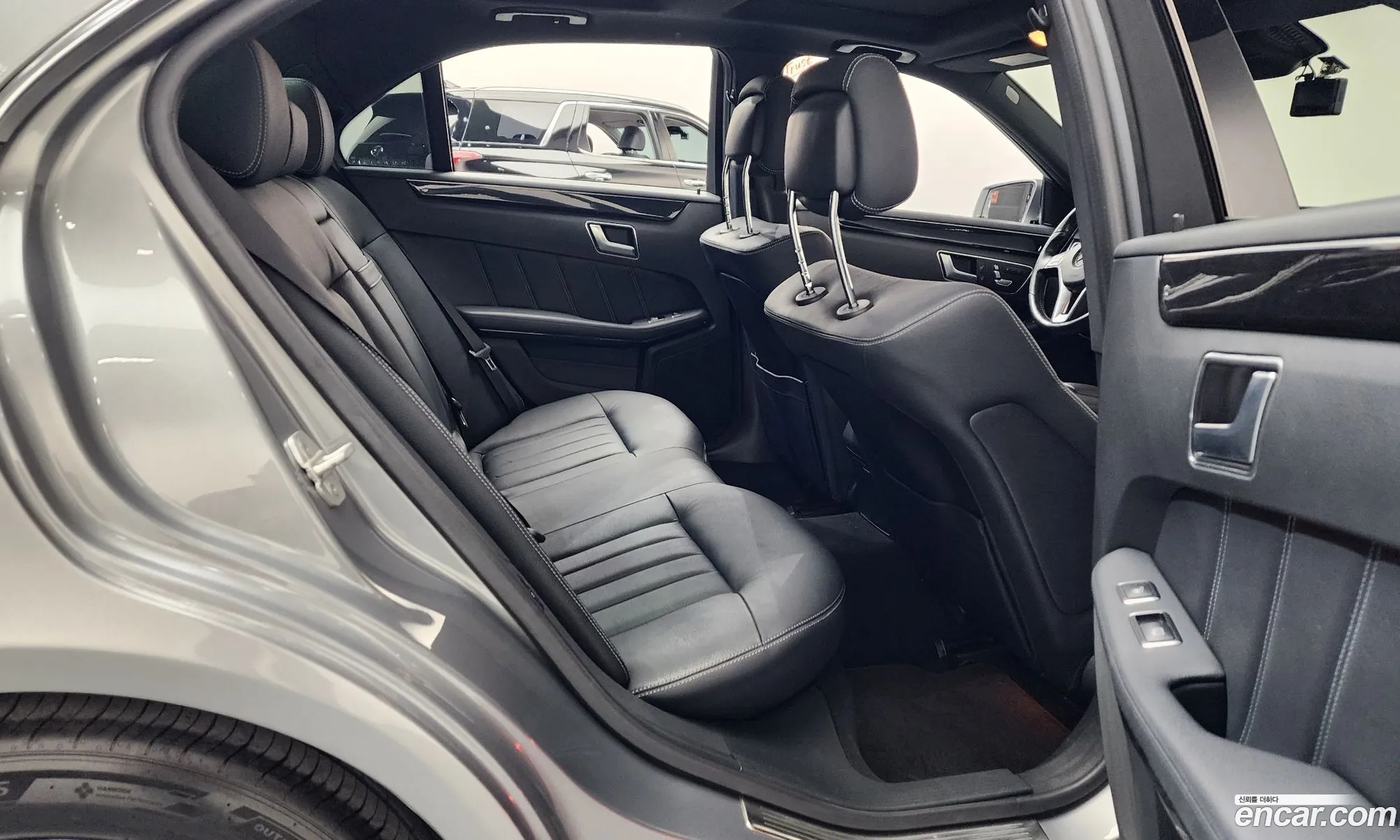 Mercedes-Benz E-Class W212 2014 WDDHF8CB8EA988679 — 8