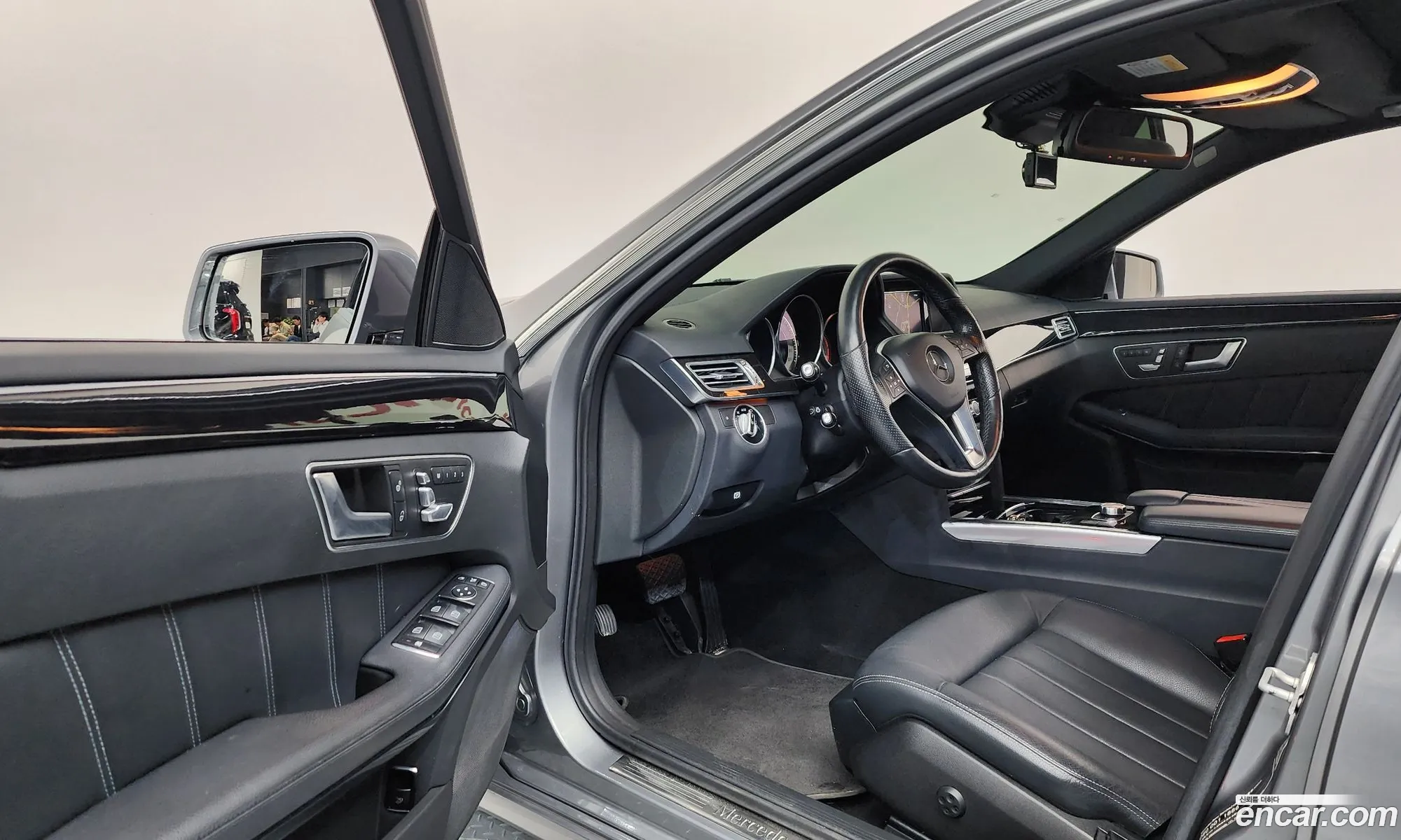 Mercedes-Benz E-Class W212 2014 WDDHF8CB8EA988679 — 12