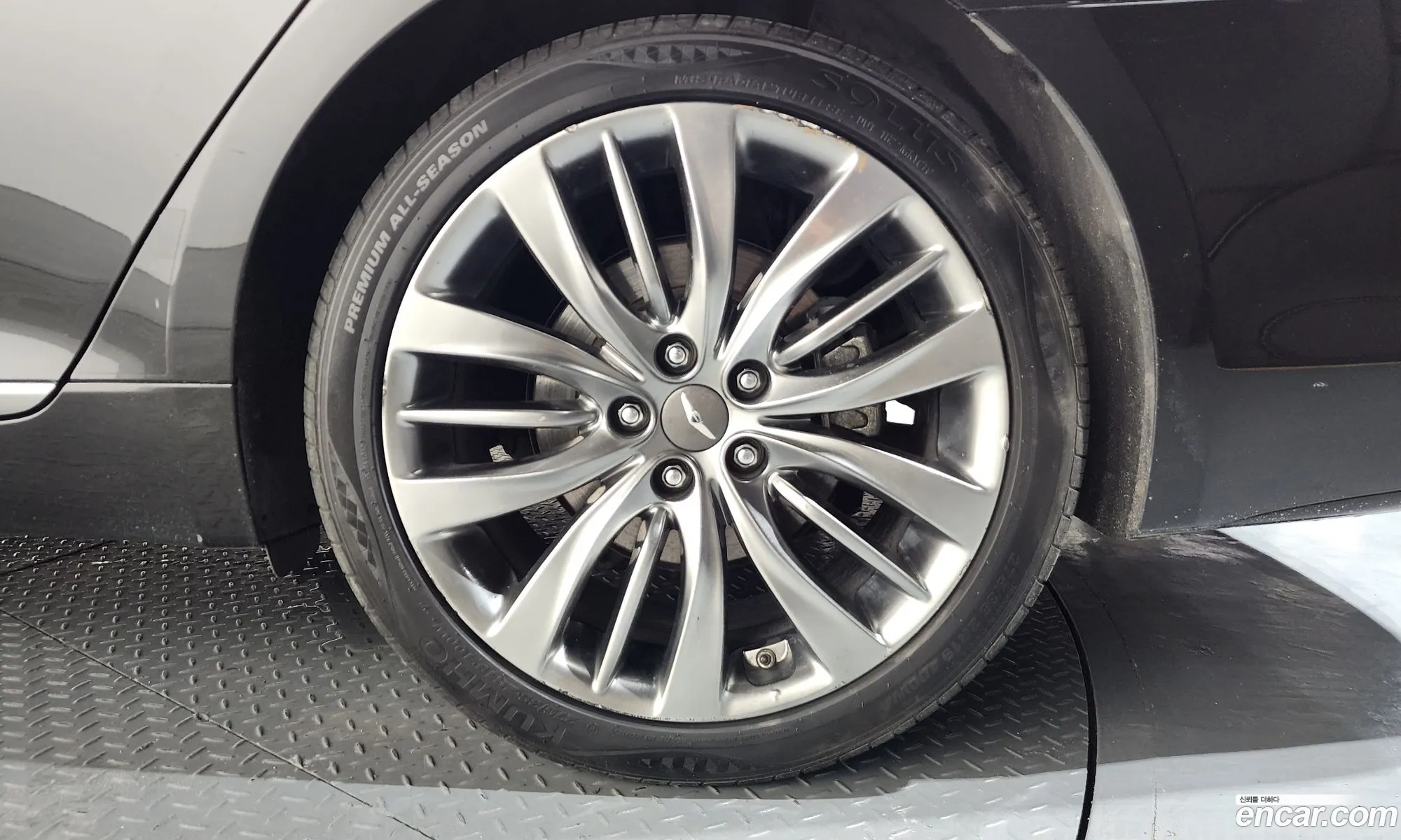 Genesis G80 2017 KMHGM41DBJU257554 — 17