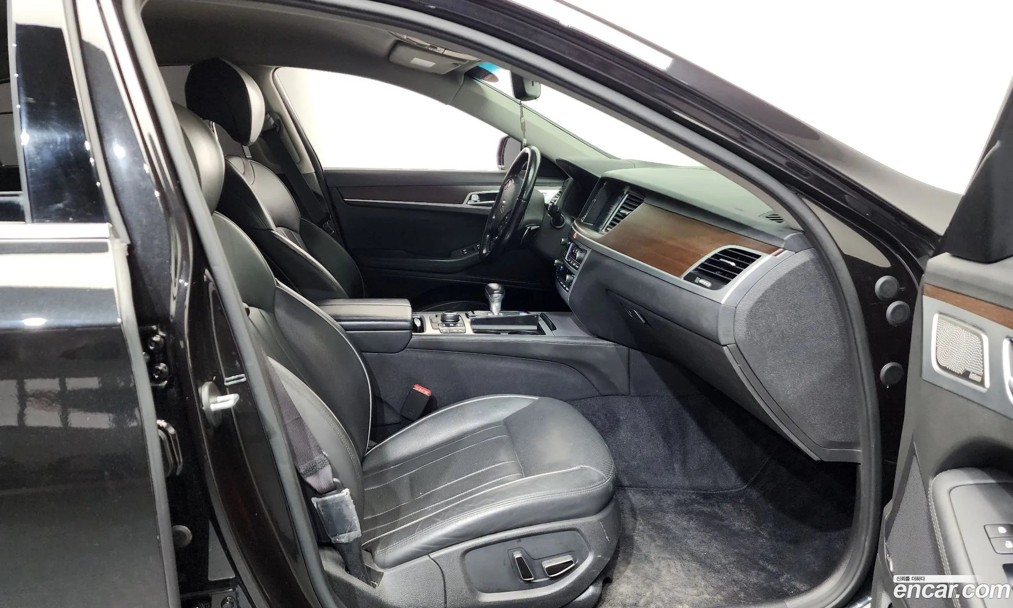 Genesis G80 2017 KMHGM41DBJU257554 — 36