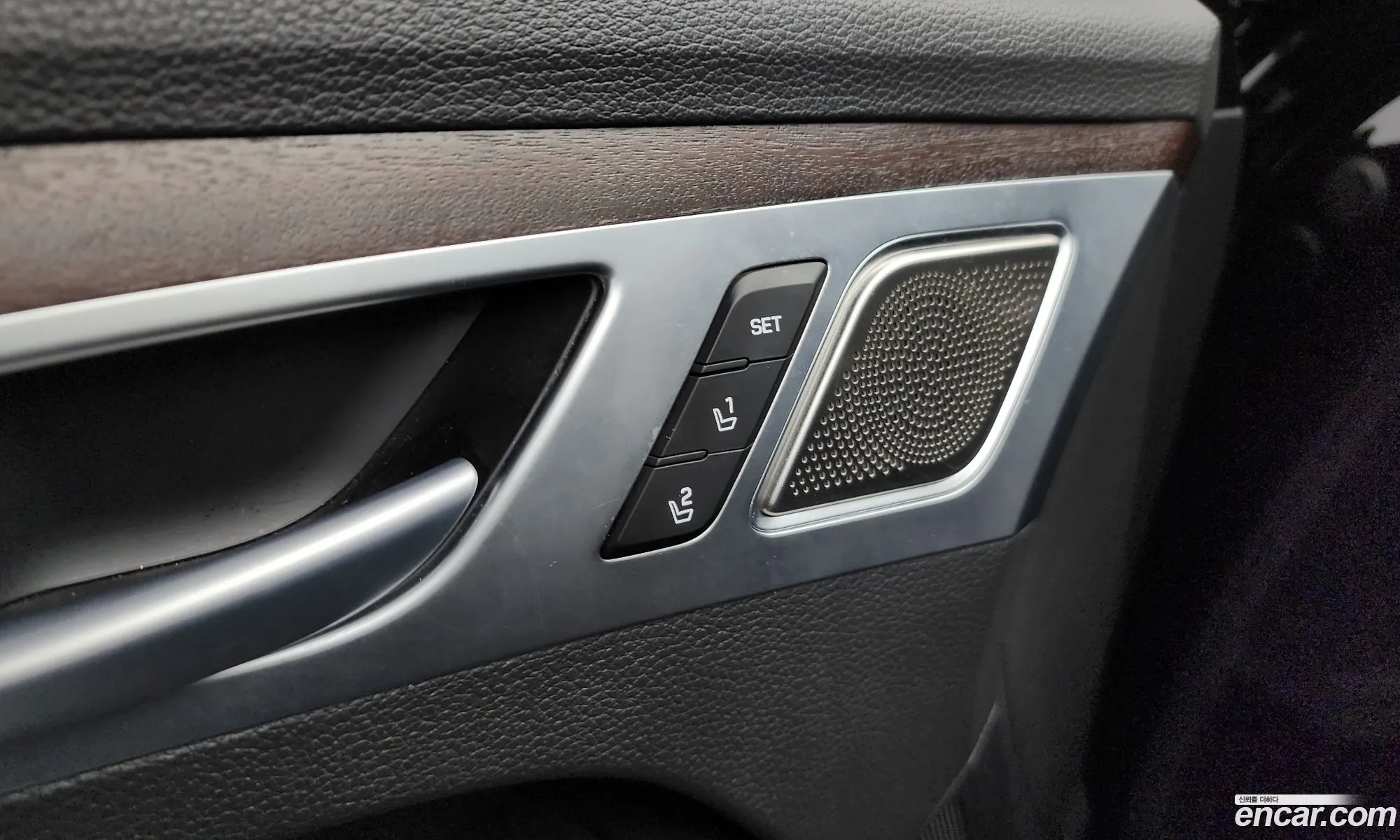 Genesis G80 2017 KMHGM41DBJU257554 — 19