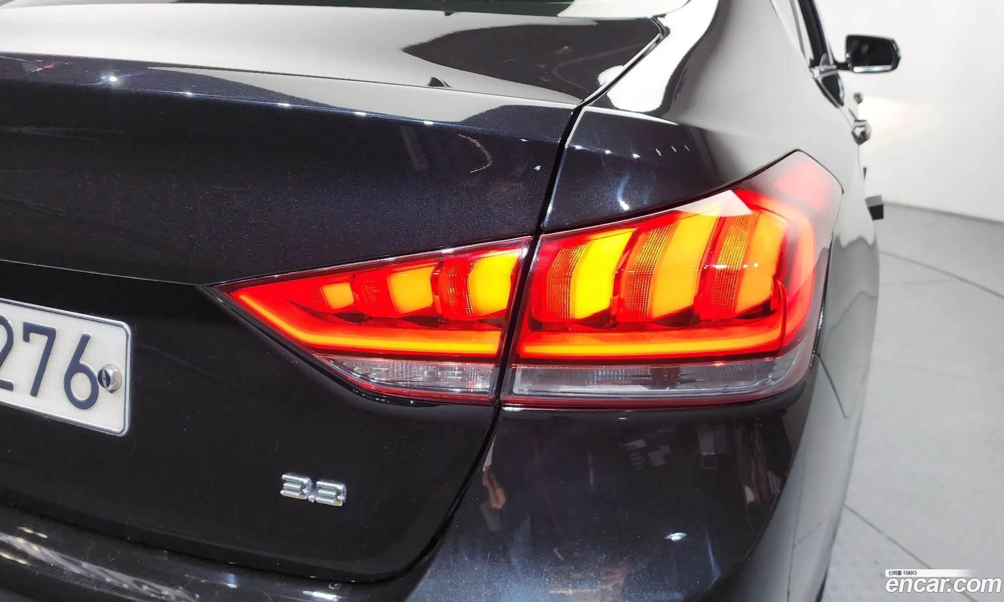 Genesis G80 2017 KMHGM41DBJU257554 — 8