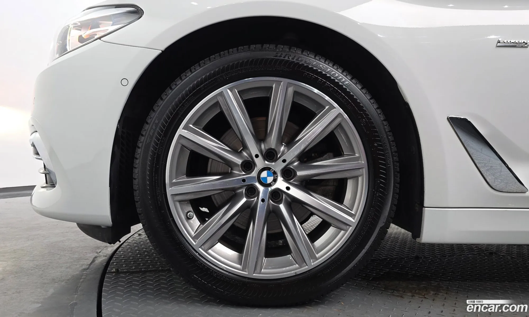 BMW 5 Series 2018 WBAJK7106JBH23752 — 6
