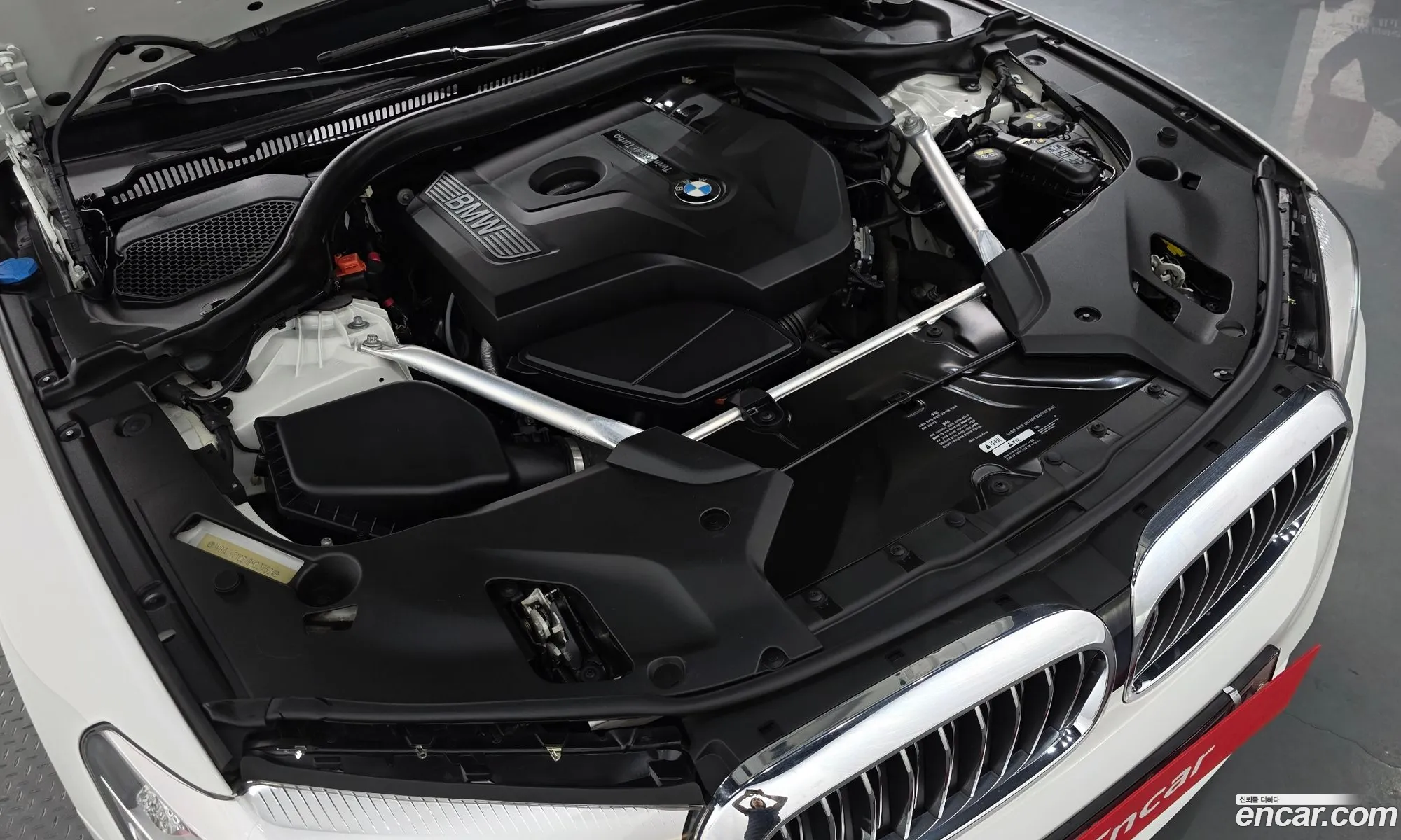 BMW 5 Series 2018 WBAJK7106JBH23752 — 12
