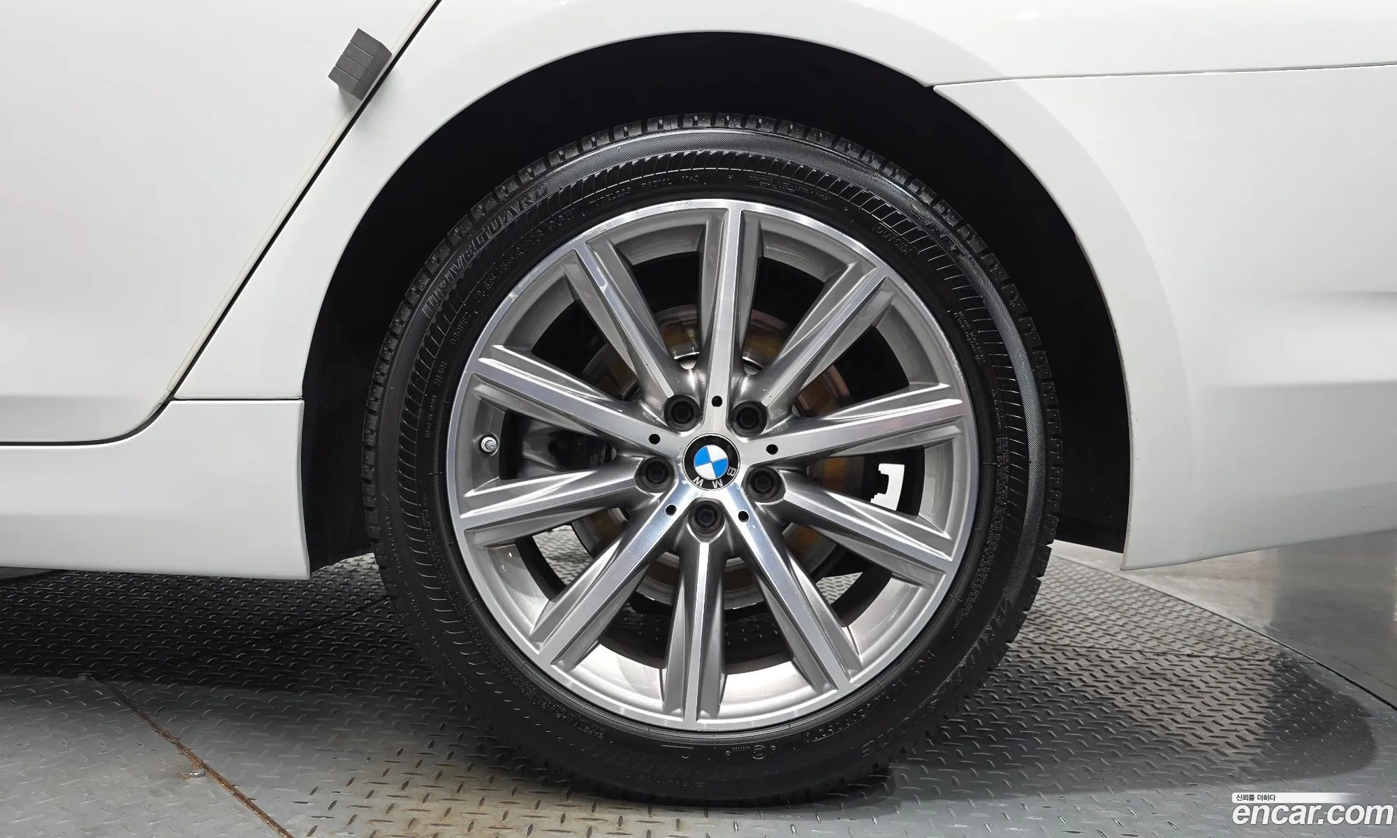 BMW 5 Series 2018 WBAJK7106JBH23752 — 21