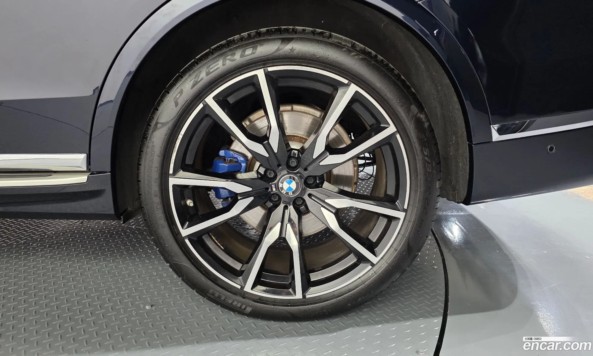 BMW X7 2020 WBACW8101L9D70513 — 32