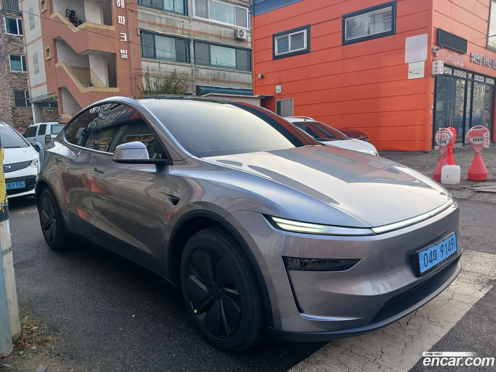 Tesla Model Y 2026 — 17