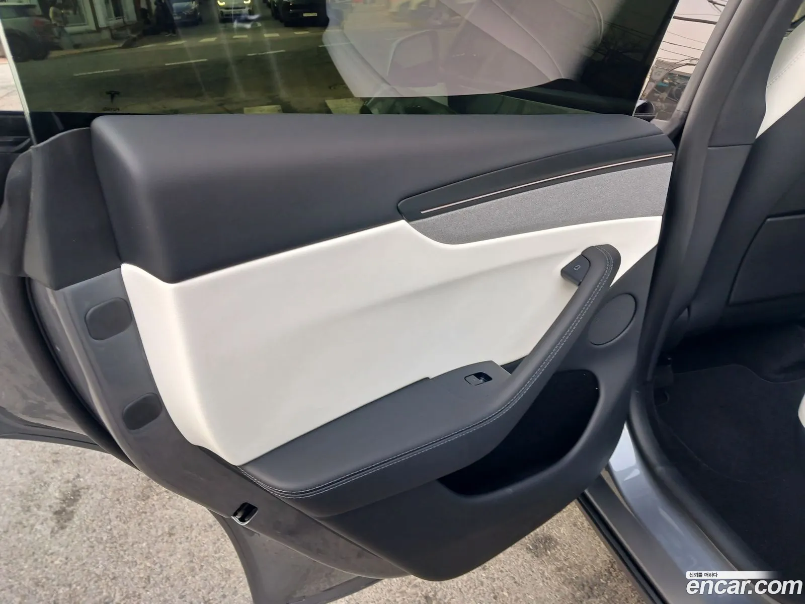 Tesla Model Y 2026 — 10