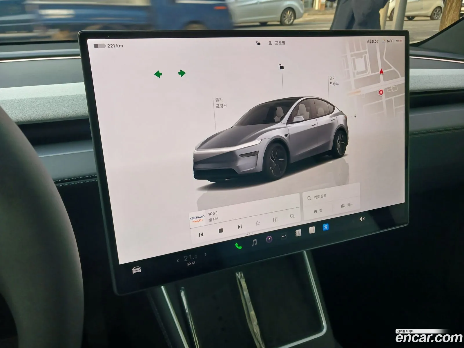 Tesla Model Y 2026 — 16