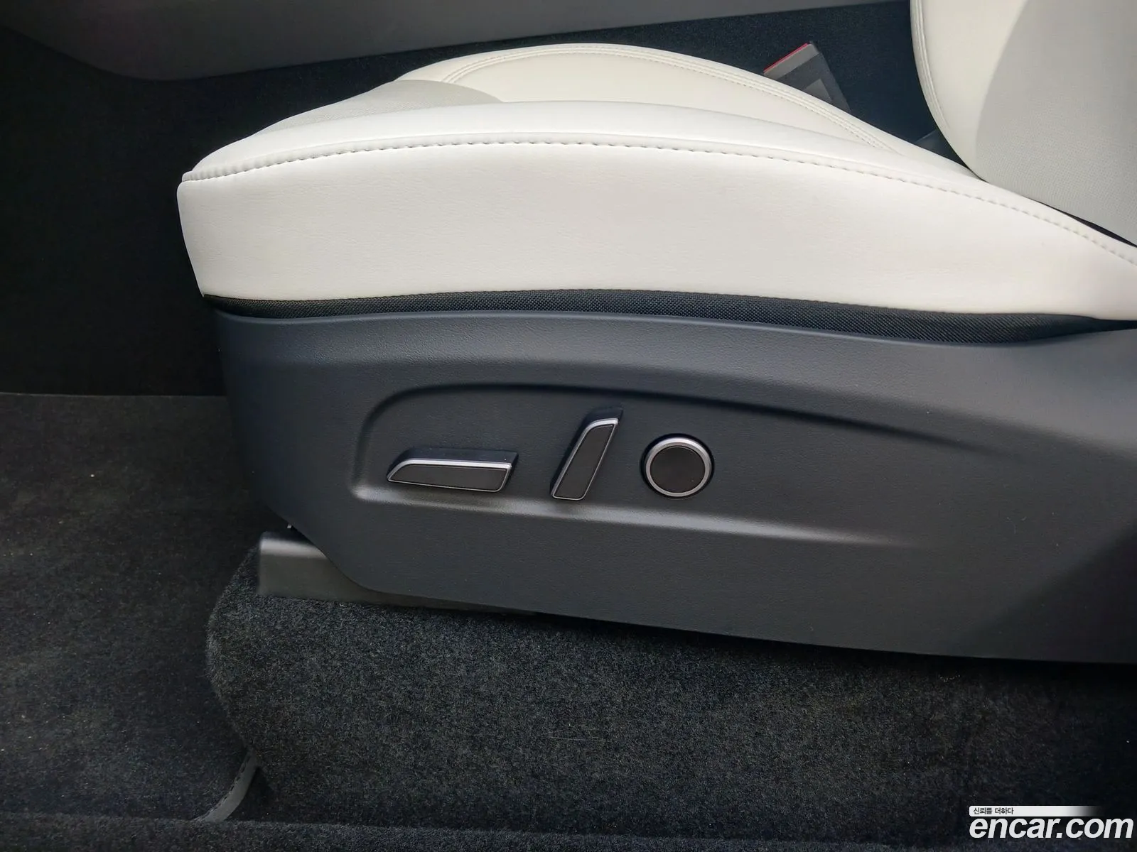 Tesla Model Y 2026 — 12